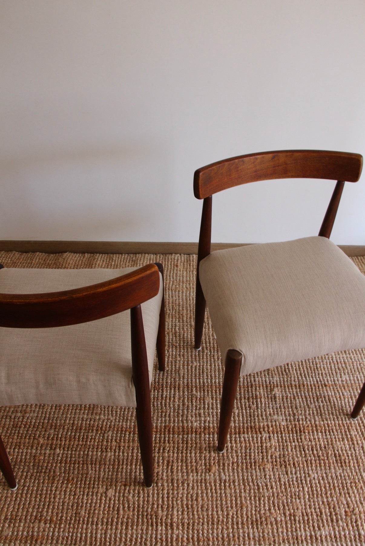 Paire de chaises danoises MK200 en teck et tissu clair - années 60