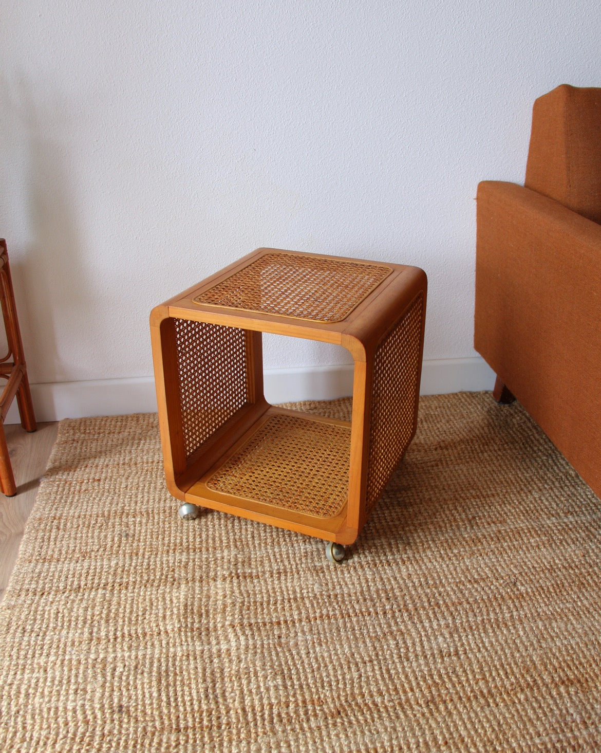 Bout de canapé table d’appoint cannage