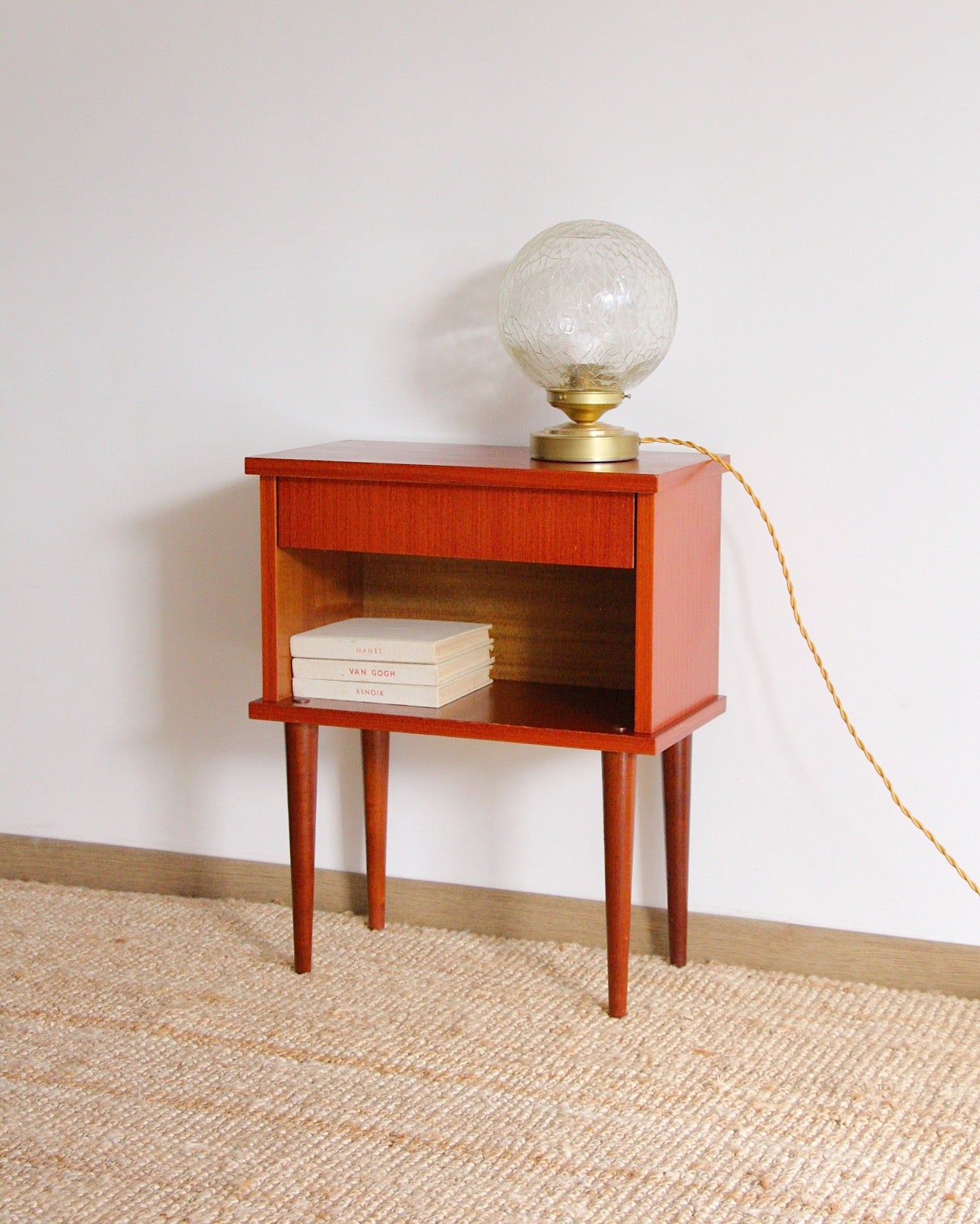 Table de chevet style scandinave, années 60-70.