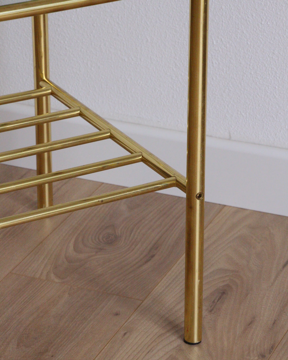 Table de chevet / Bout de canapé doré