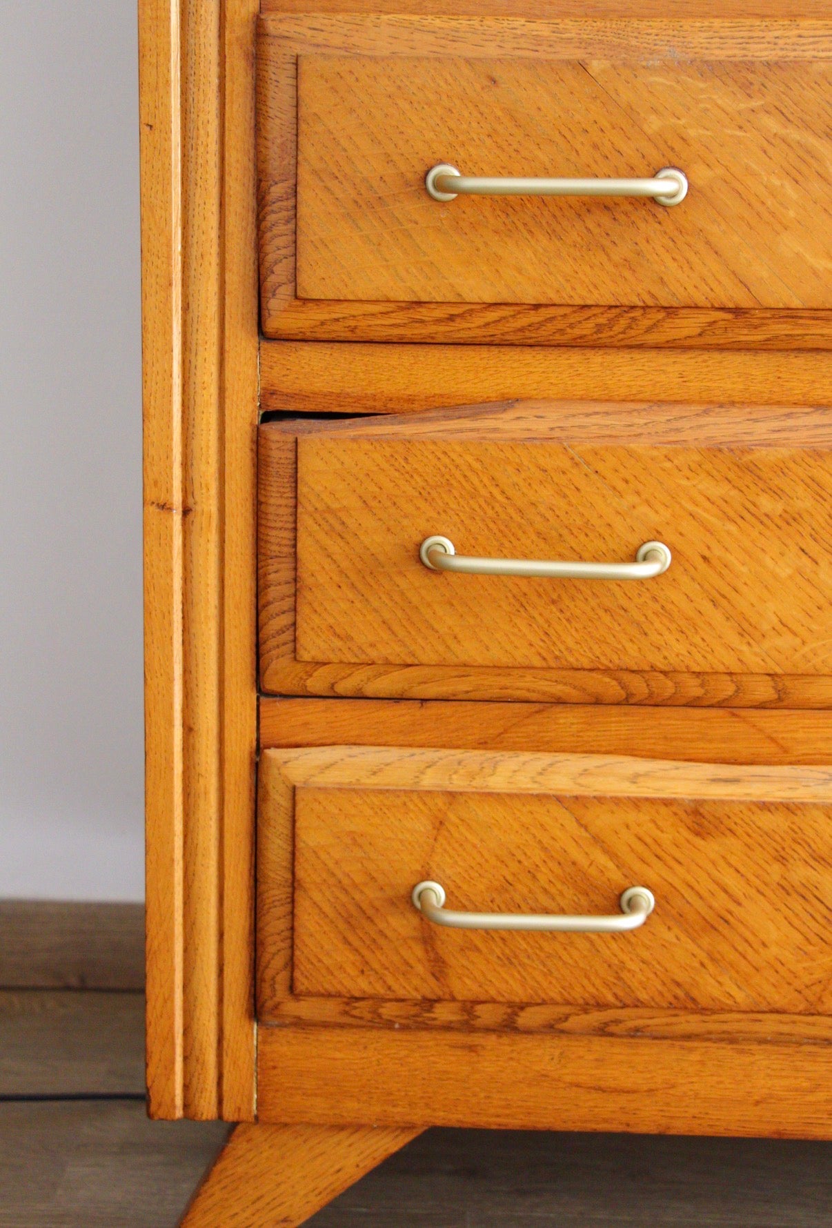Commode en chêne pieds compas années 60