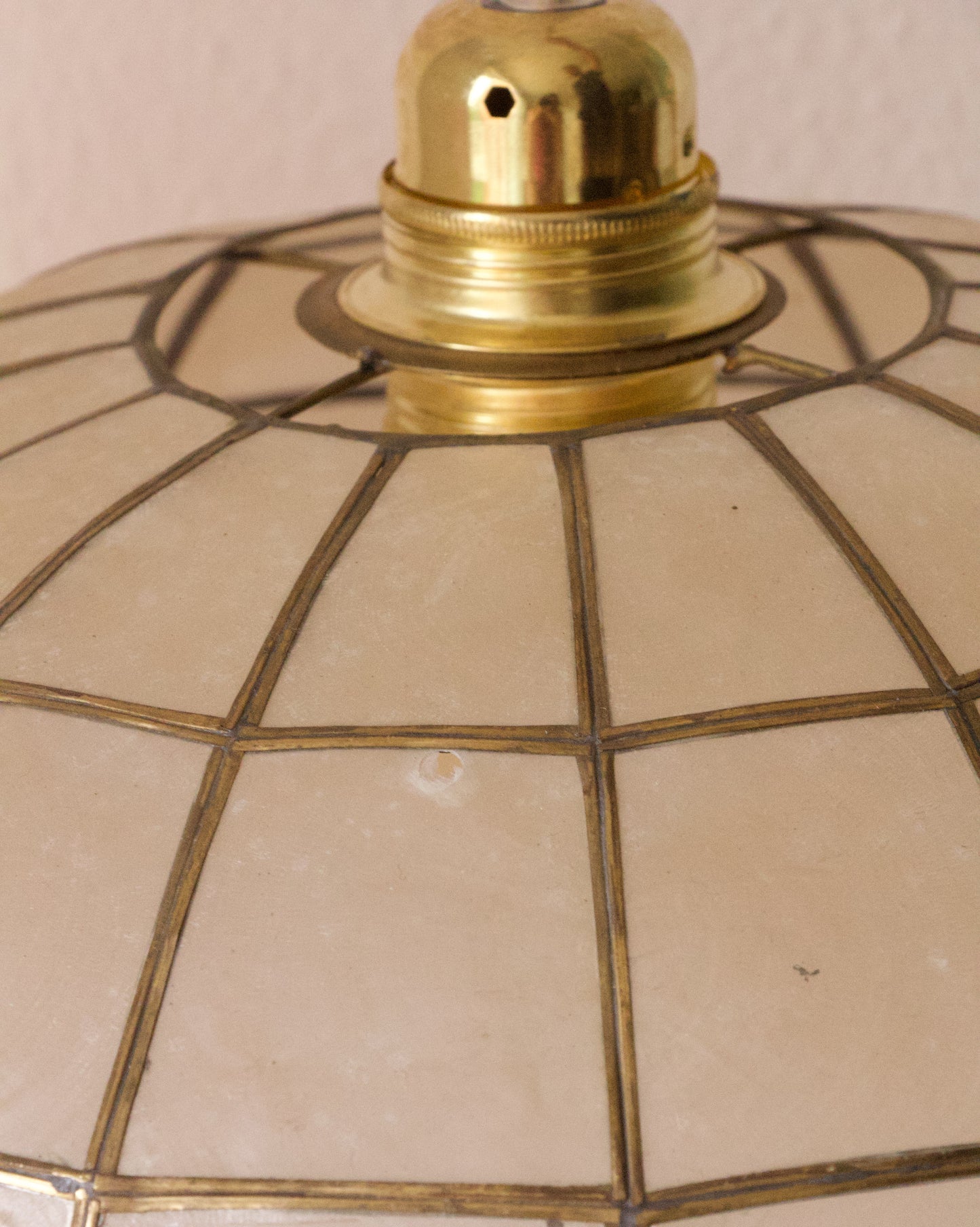 Suspension dorée nacre vintage ✨