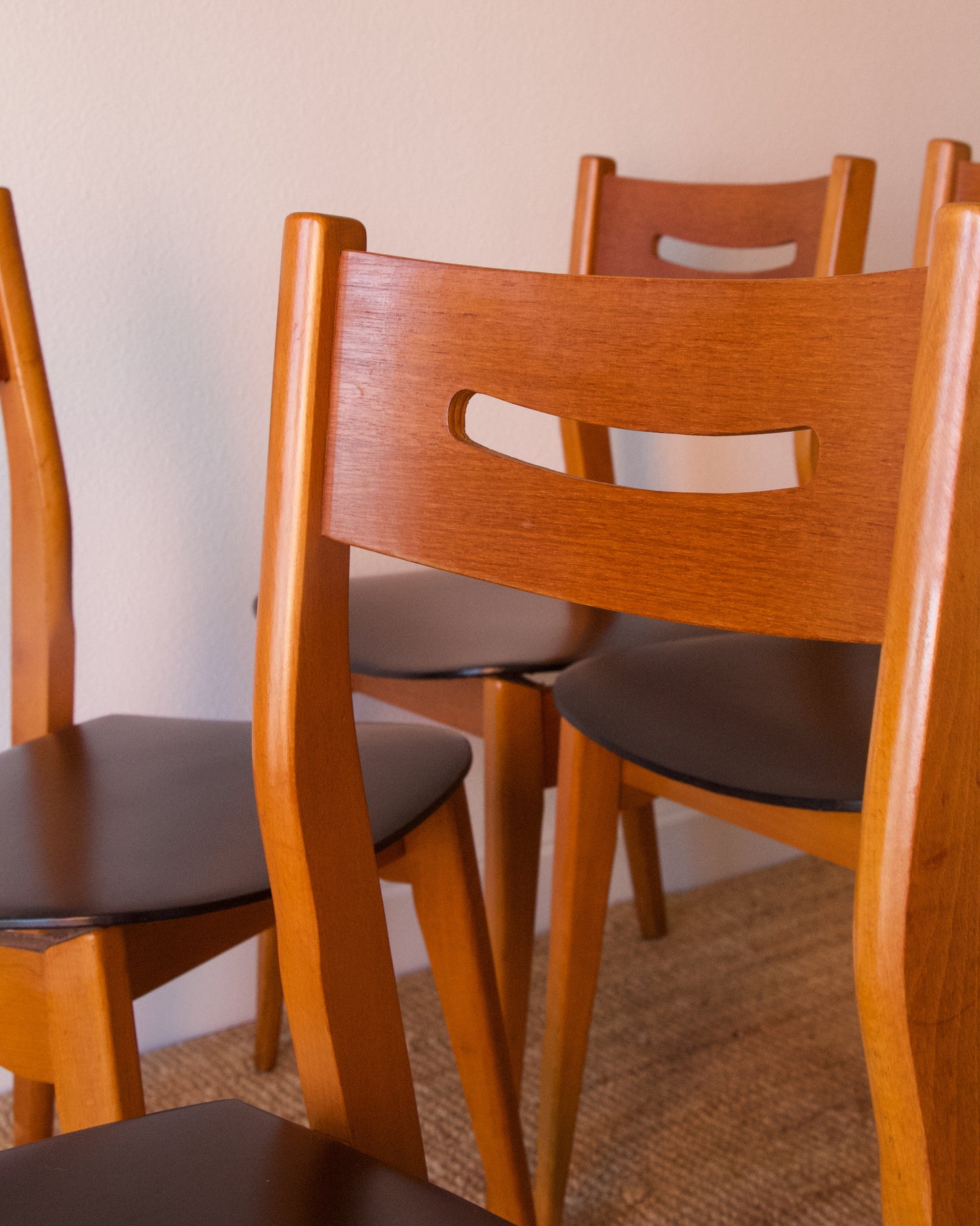 5 chaises scandinaves années 60