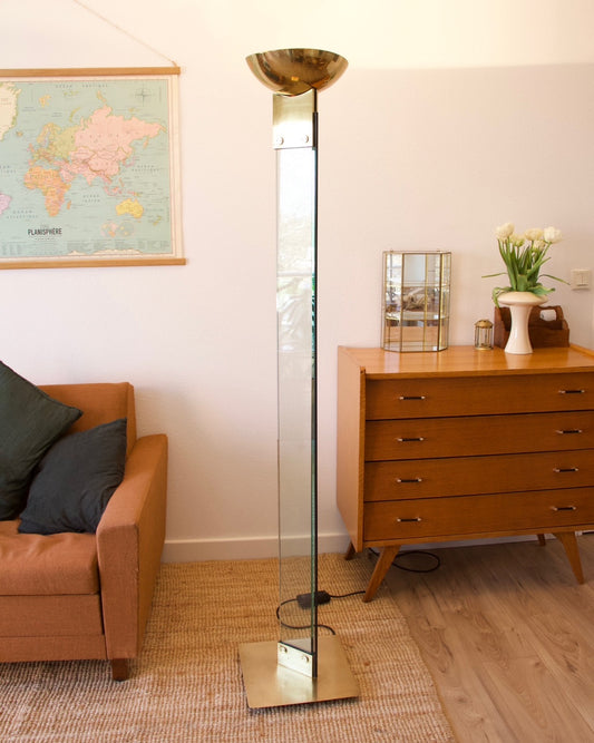 Lampadaire halogène italien en laiton et verre années 80