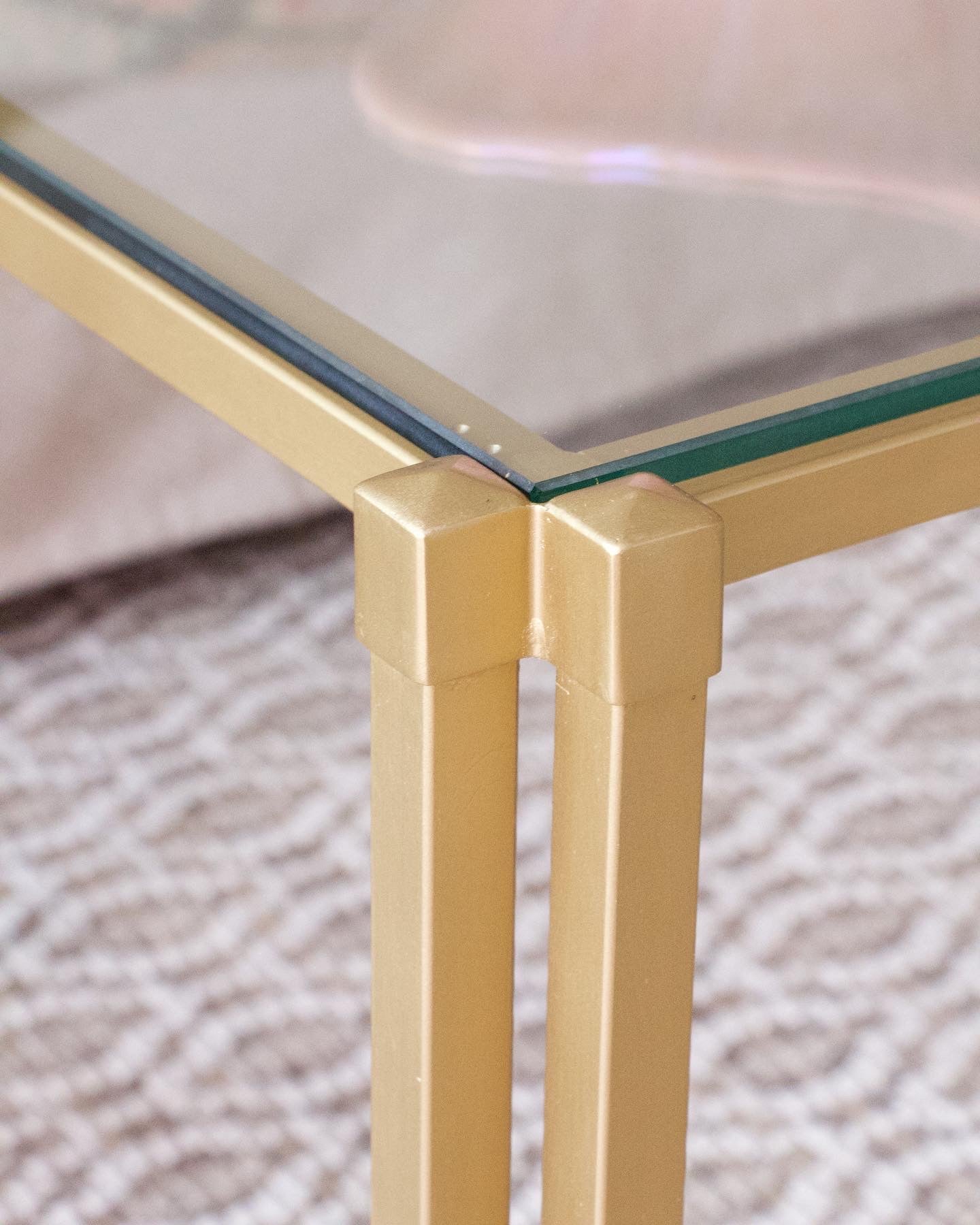 Table basse vintage dorée ✨