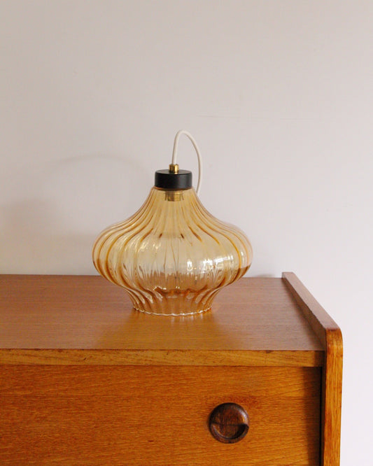 Suspension en verre soufflé, ambre, France, années 60