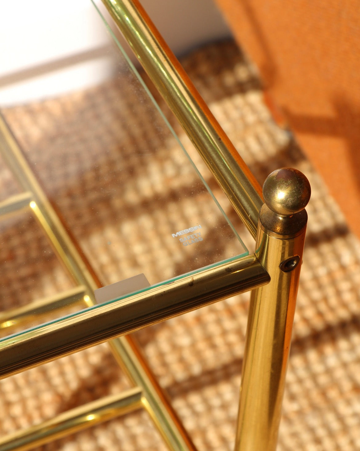 Table de chevet / Bout de canapé doré