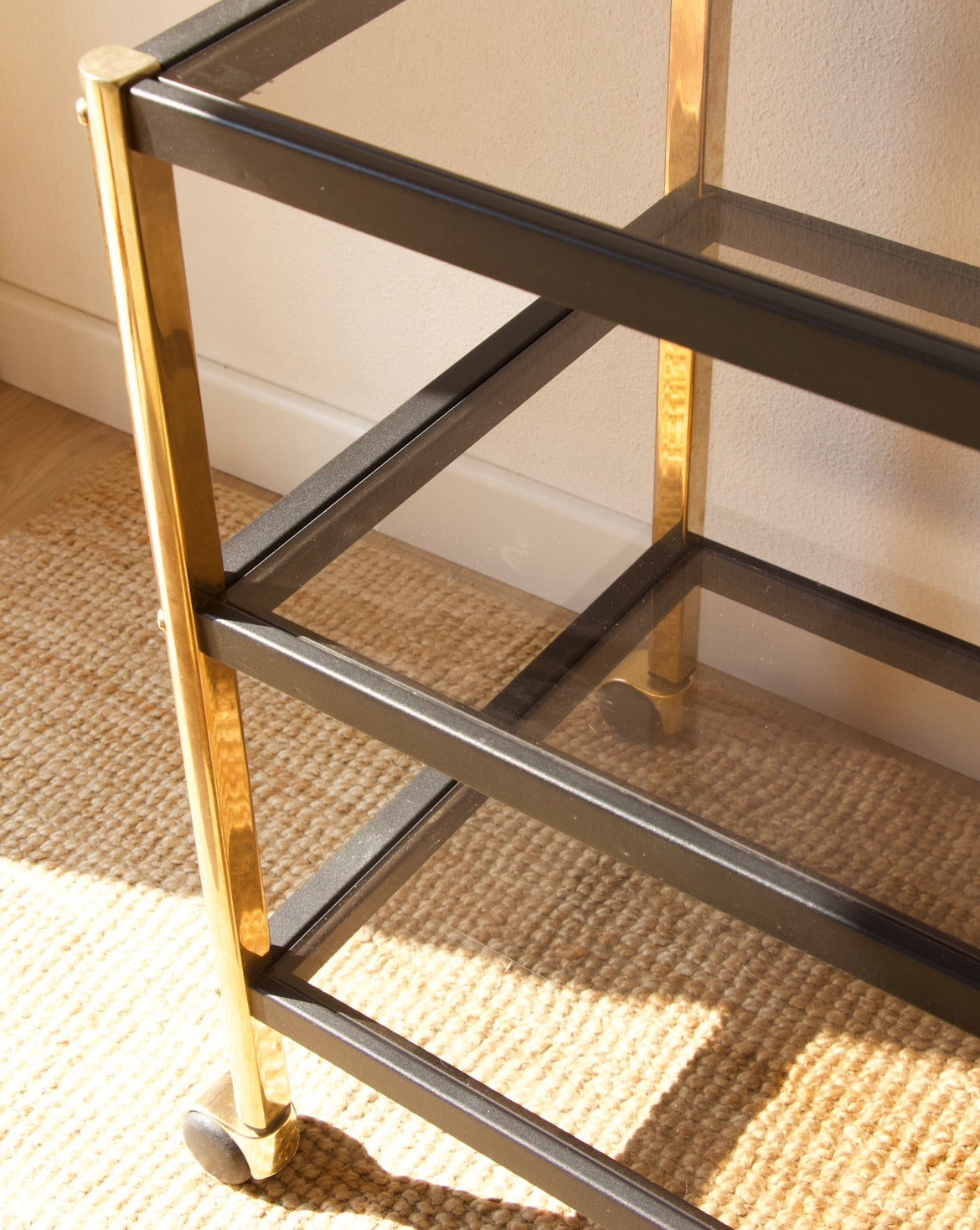 Desserte roulante années 70 verre fumé