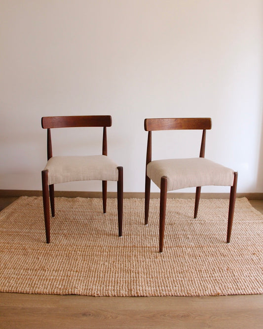 Paire de chaises danoises MK200 en teck et tissu clair - années 60