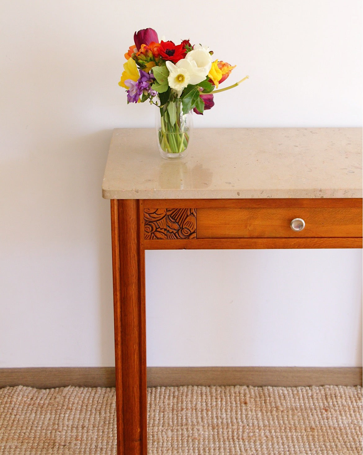 Console vintage - bois sculpté et plateau en marbre - style Art Déco