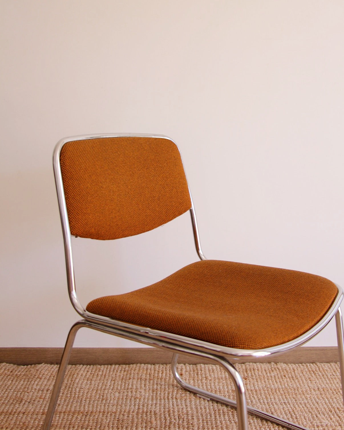 Chaise – acier tubulaire chromé et tissu bouclé rouille –1970