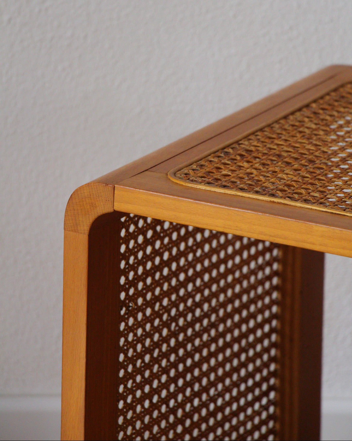 Bout de canapé table d’appoint cannage