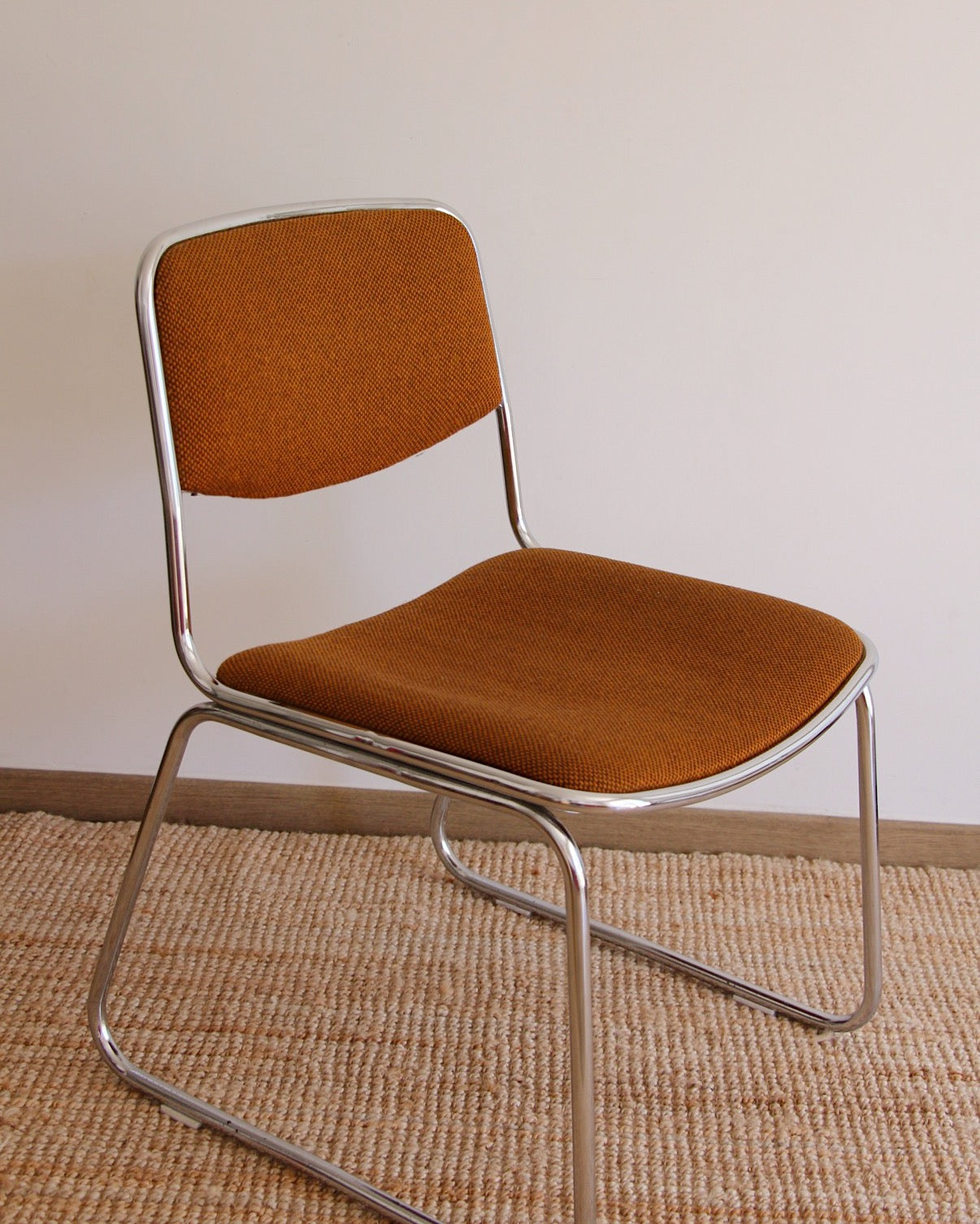 Chaise – acier tubulaire chromé et tissu bouclé rouille –1970