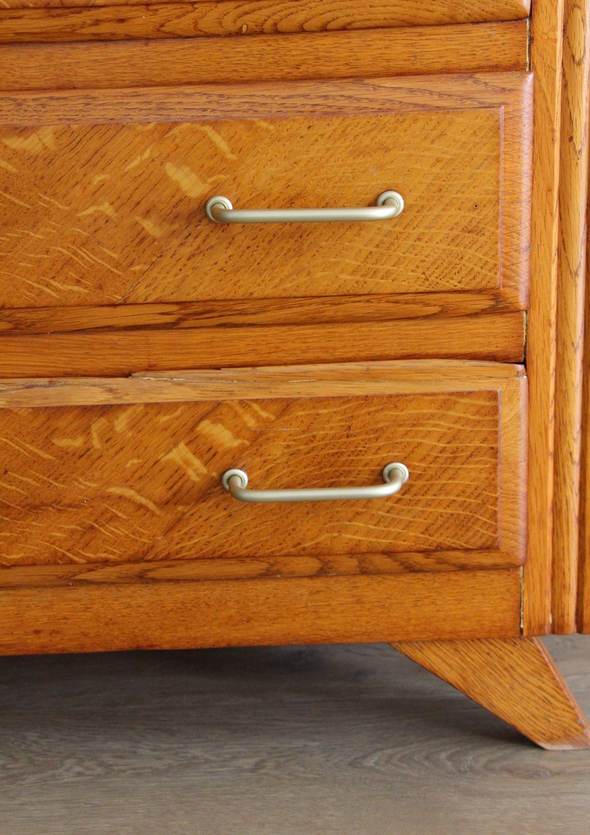 Commode en chêne pieds compas années 60