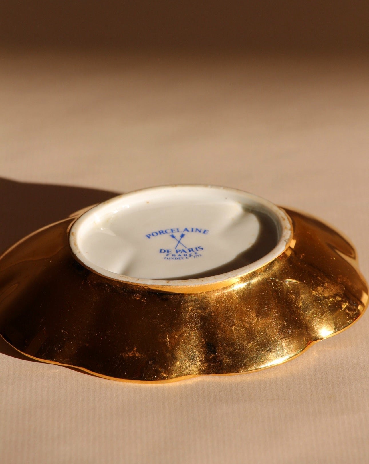 Porte-savon doré en porcelaine, France, seconde moitié 19ème