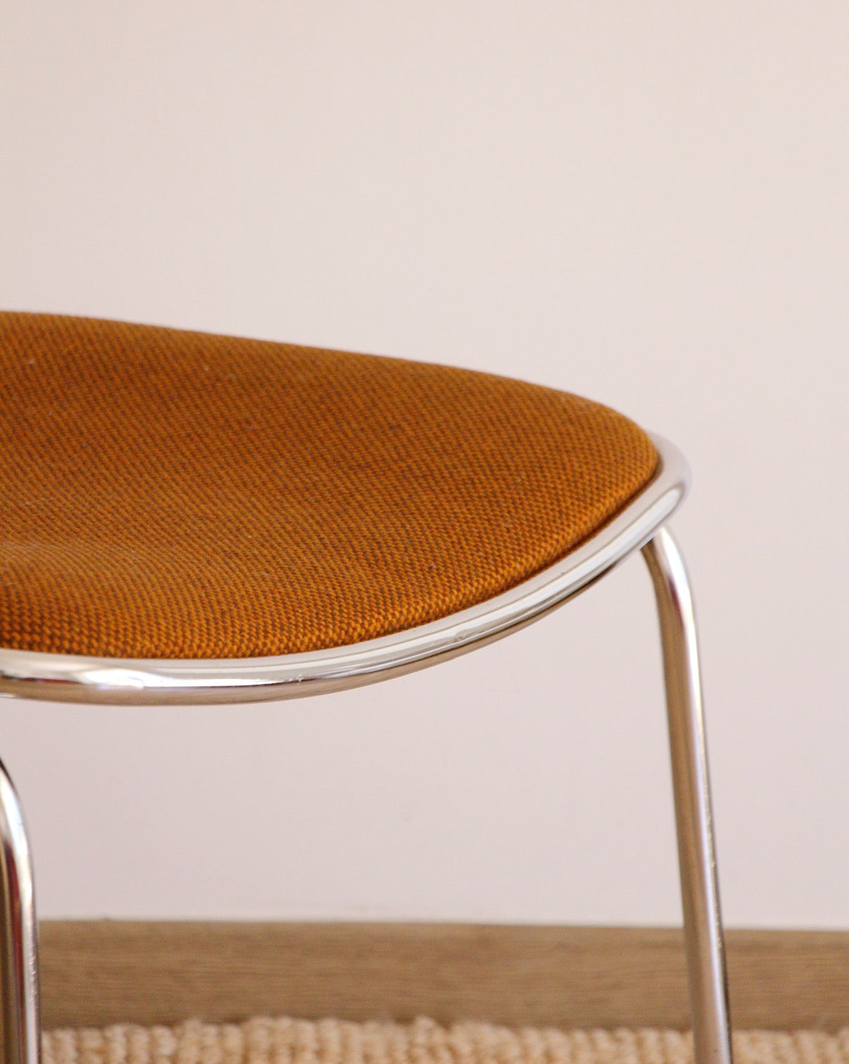 Chaise – acier tubulaire chromé et tissu bouclé rouille –1970