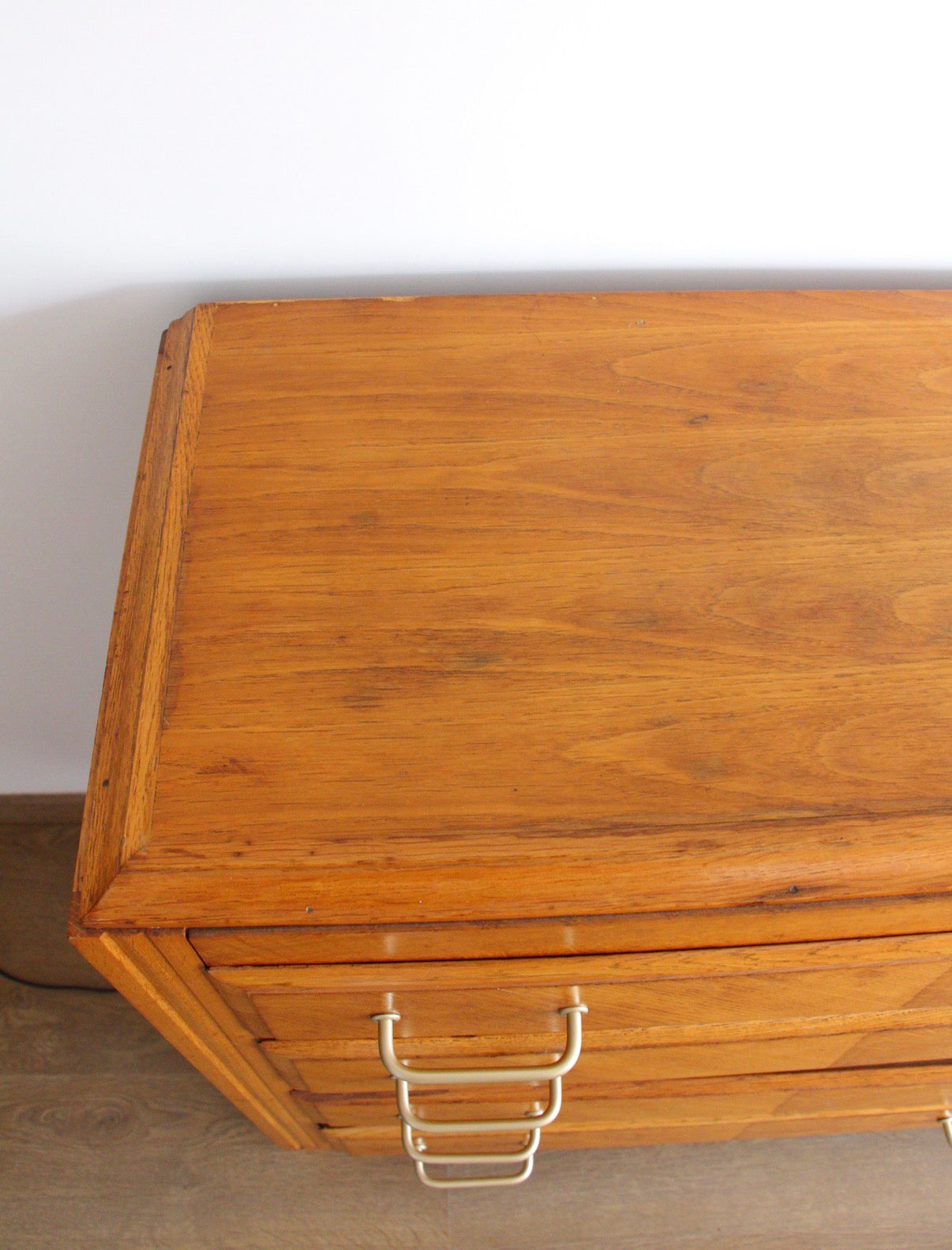 Commode en chêne pieds compas années 60