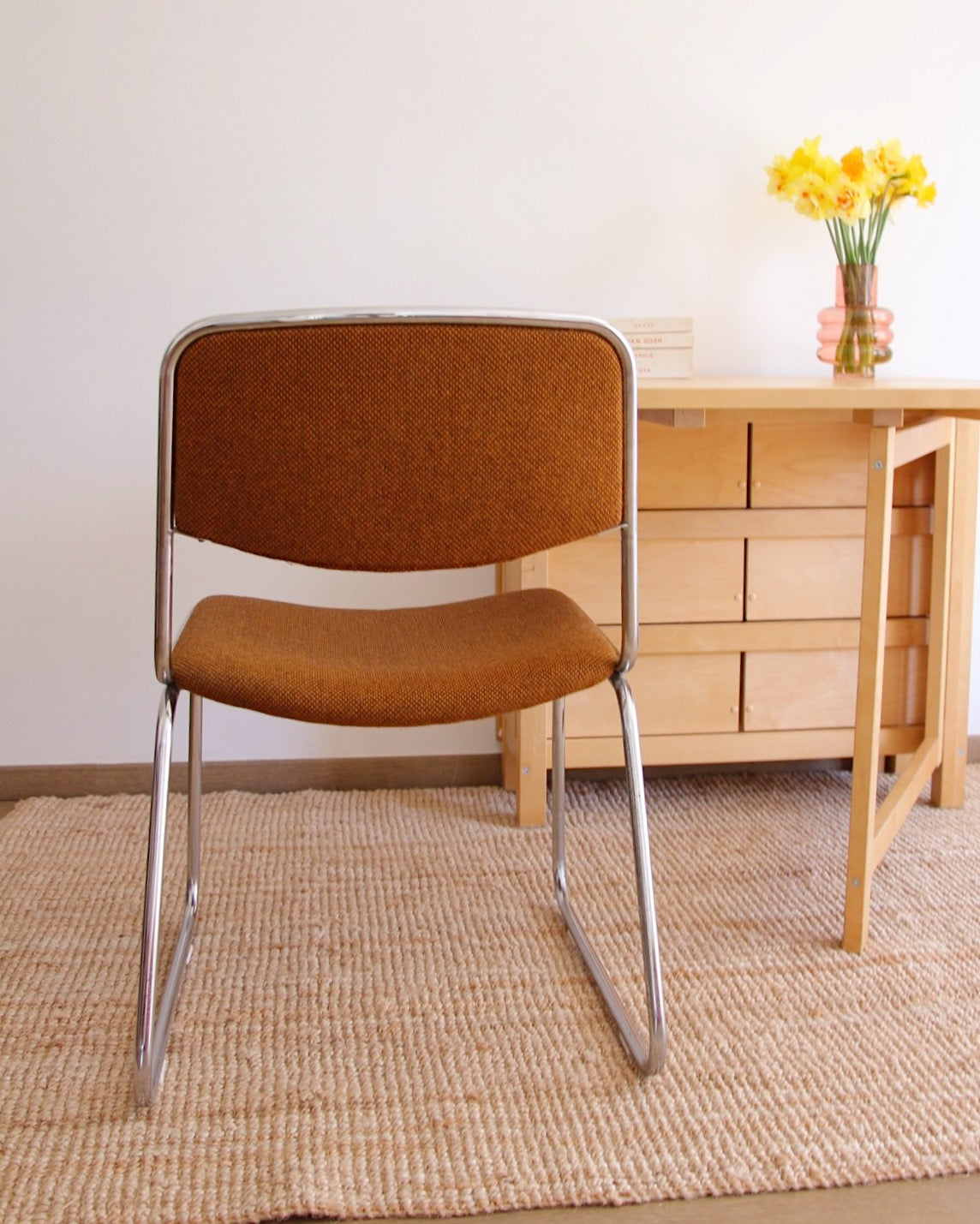 Chaise – acier tubulaire chromé et tissu bouclé rouille –1970