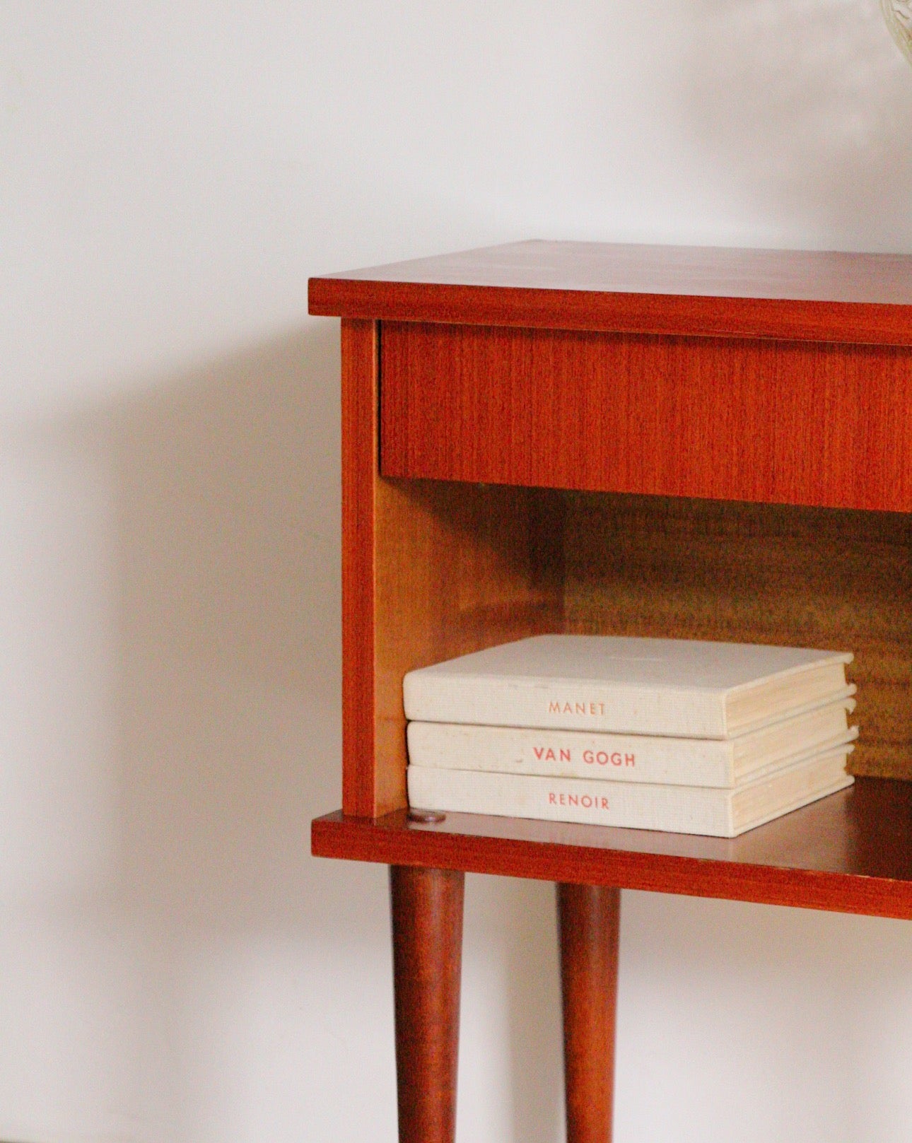 Table de chevet style scandinave, années 60-70.