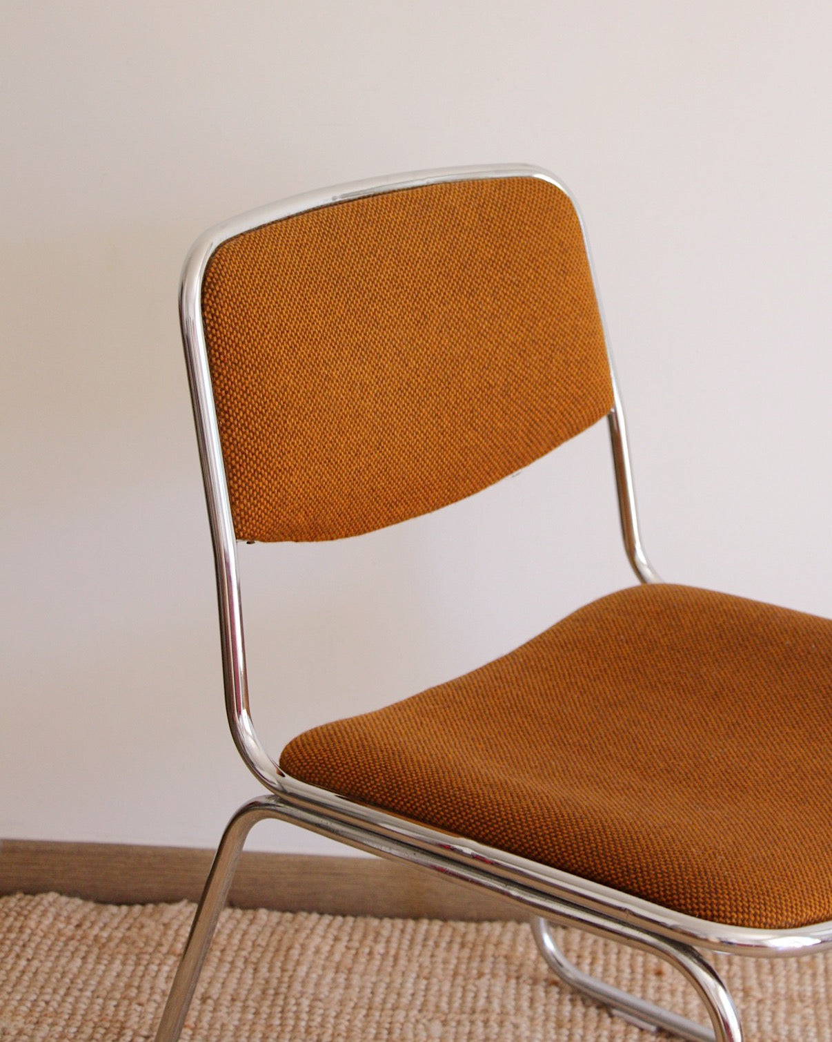 Chaise – acier tubulaire chromé et tissu bouclé rouille –1970