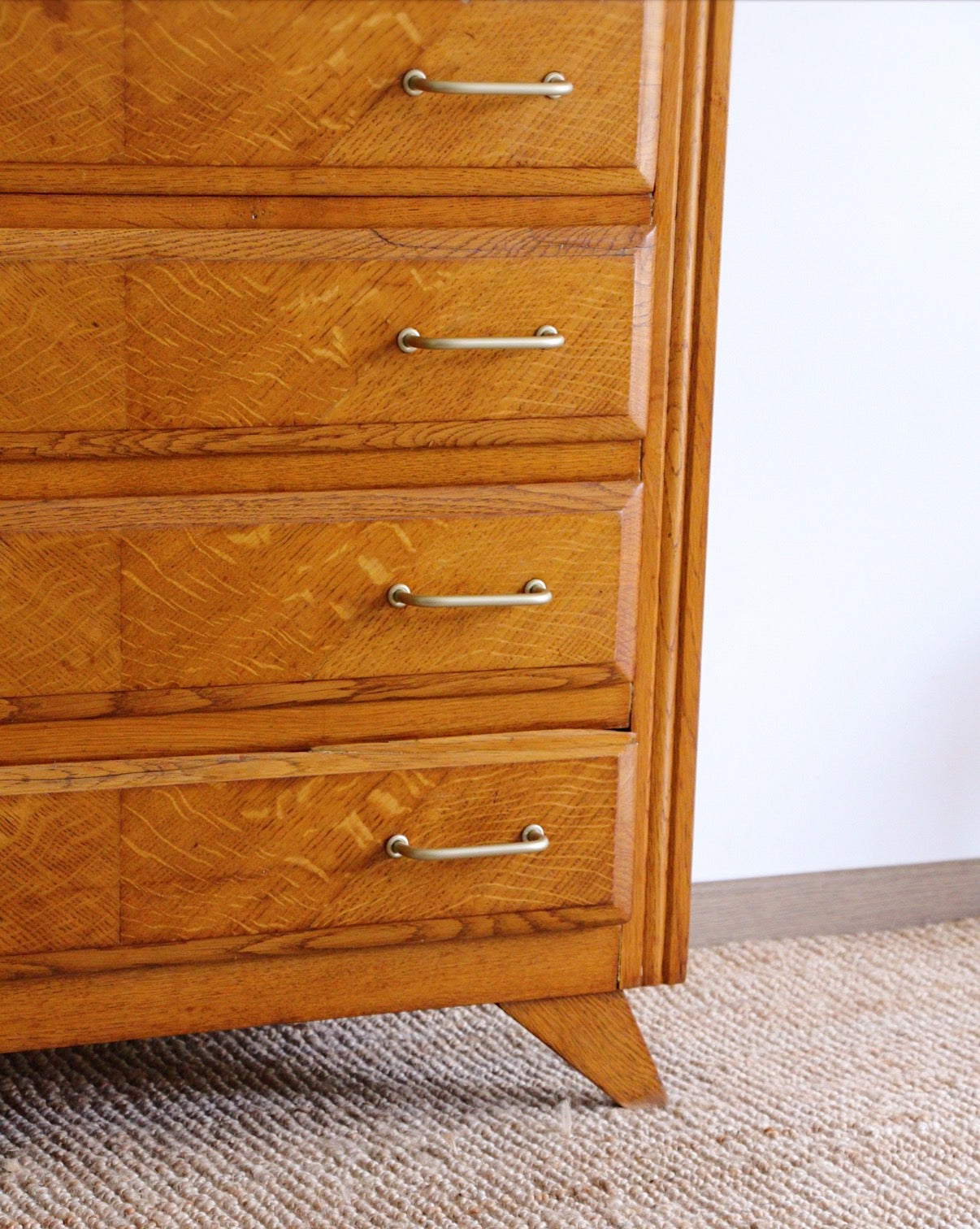 Commode en chêne pieds compas années 60