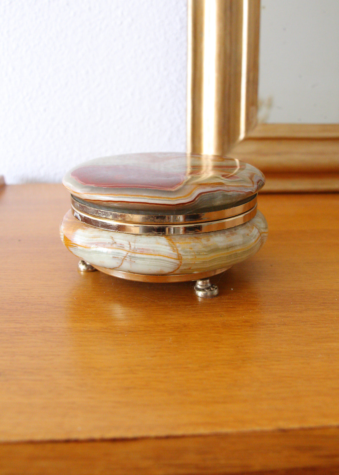 Boîte en onyx sur pieds