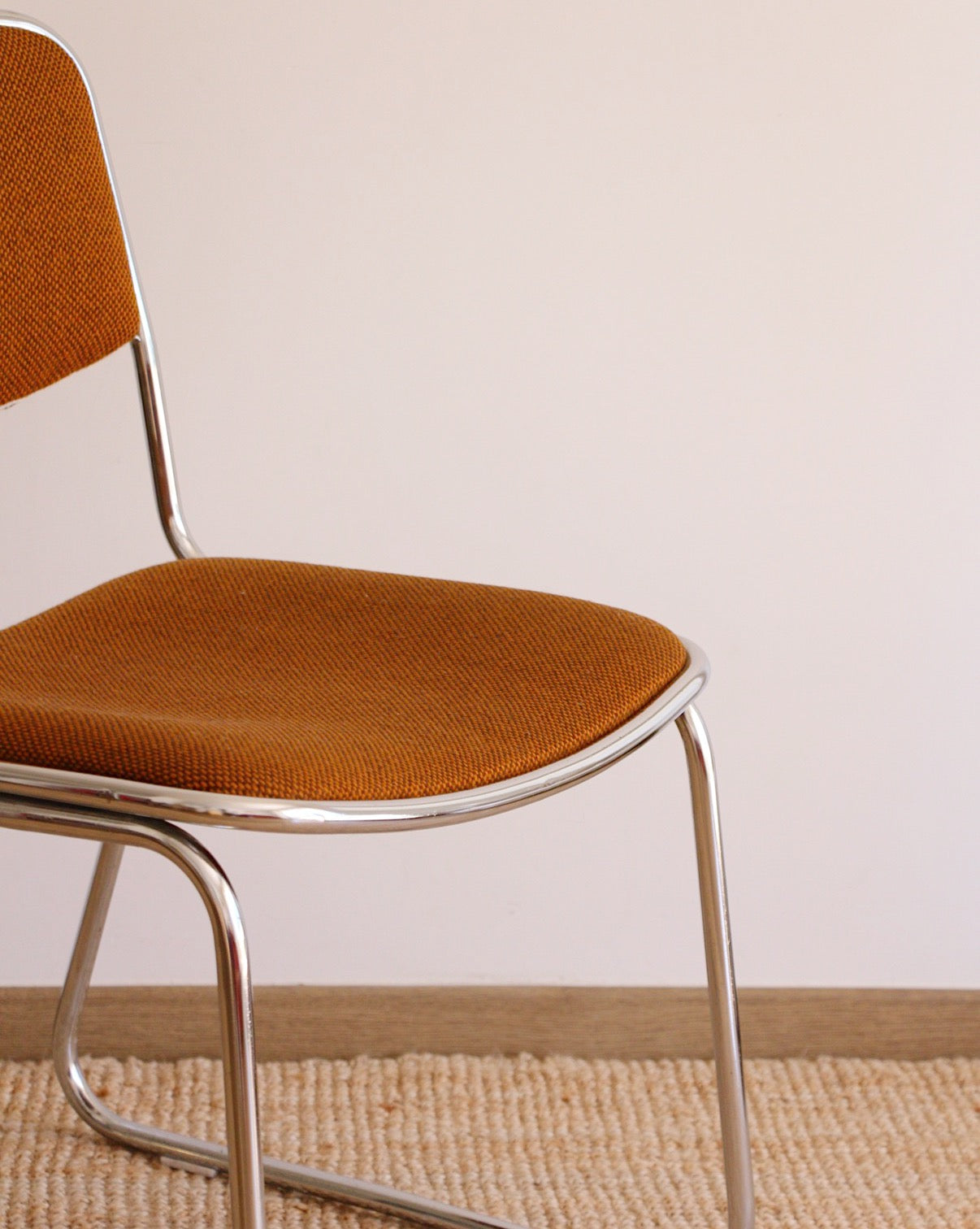 Chaise – acier tubulaire chromé et tissu bouclé rouille –1970