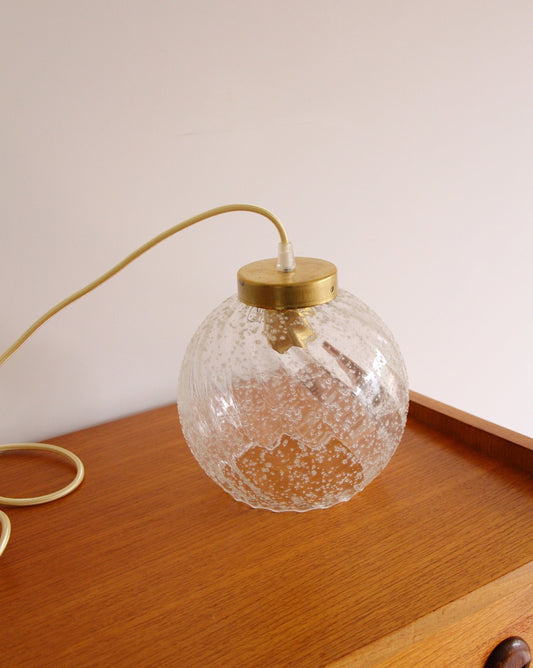 Suspension boule granité en verre et métal doré