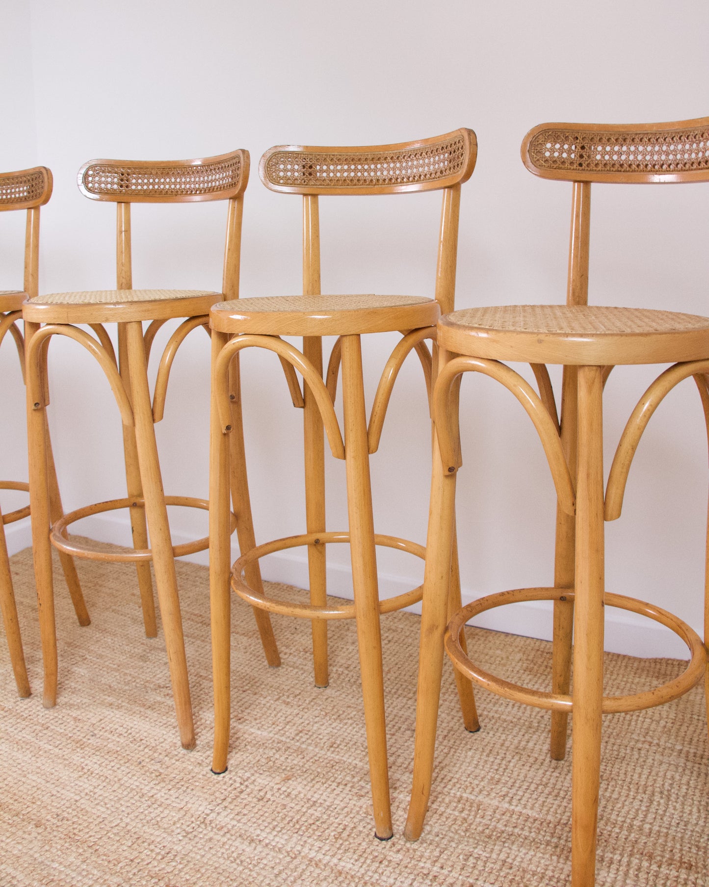 Série de 4 tabourets hauts bois et cannage