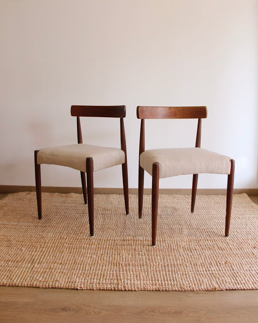 Paire de chaises danoises MK200 en teck et tissu clair - années 60