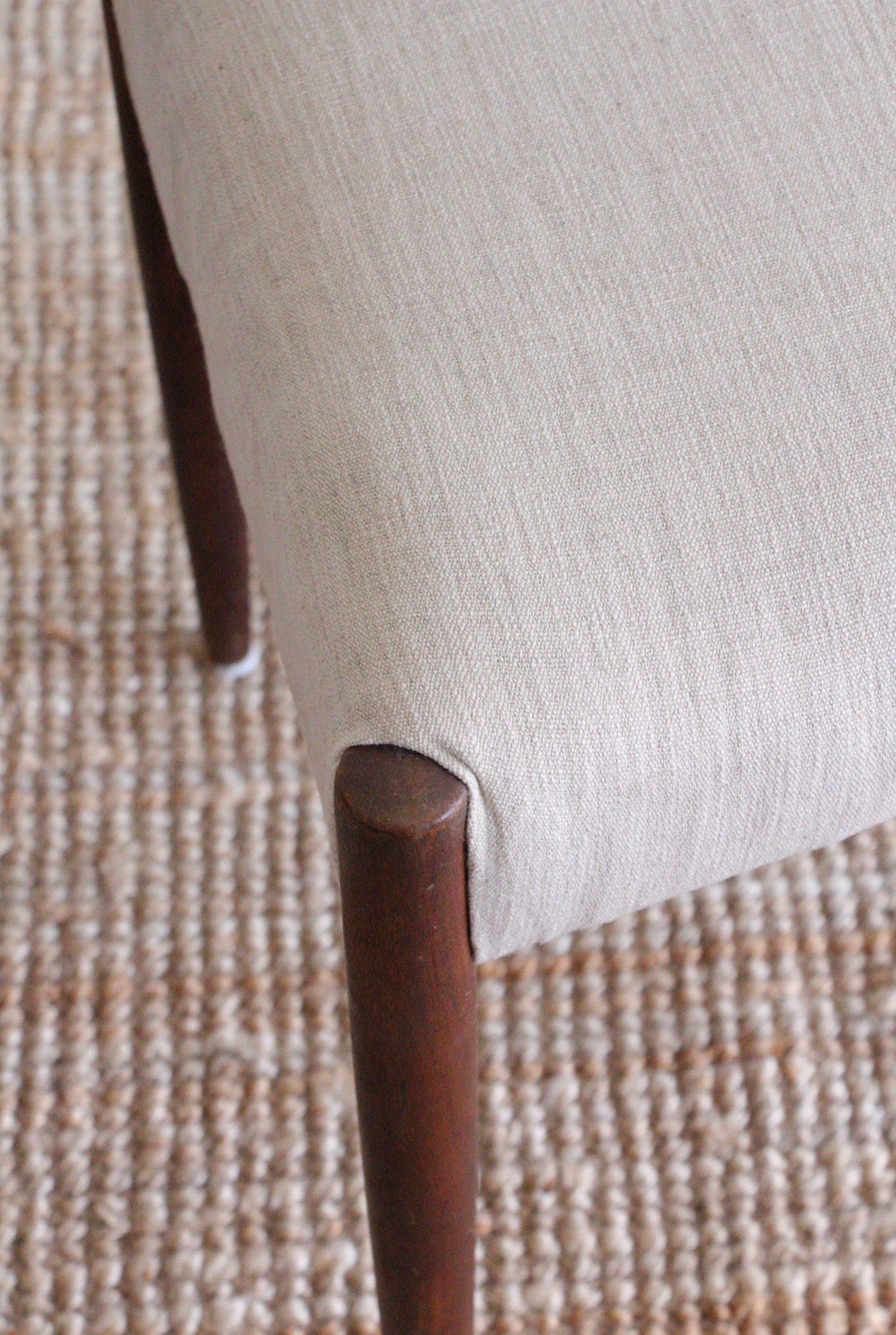 Paire de chaises danoises MK200 en teck et tissu clair - années 60