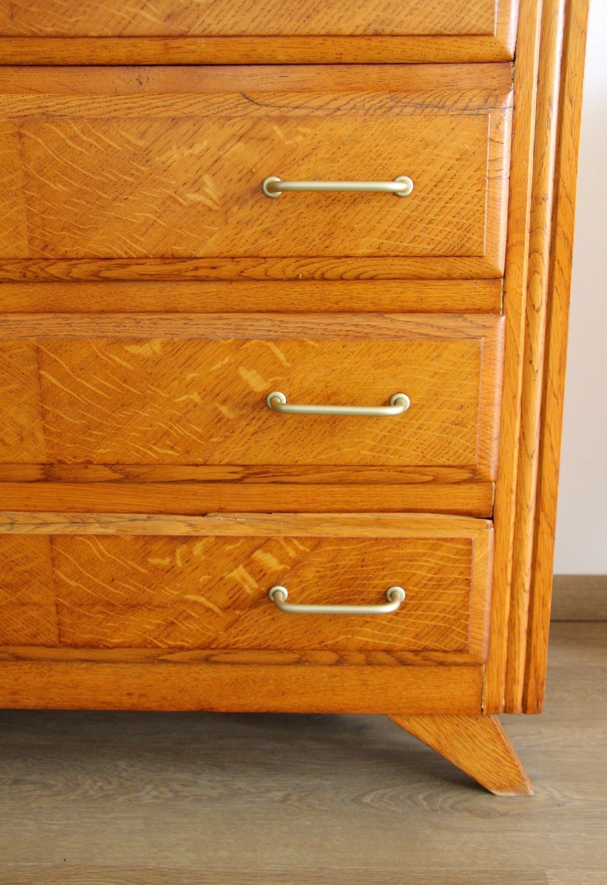 Commode en chêne pieds compas années 60