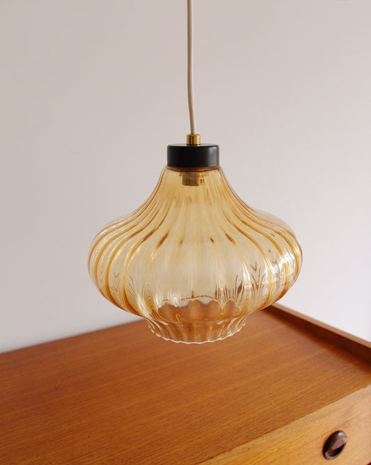 Suspension en verre soufflé, ambre, France, années 60