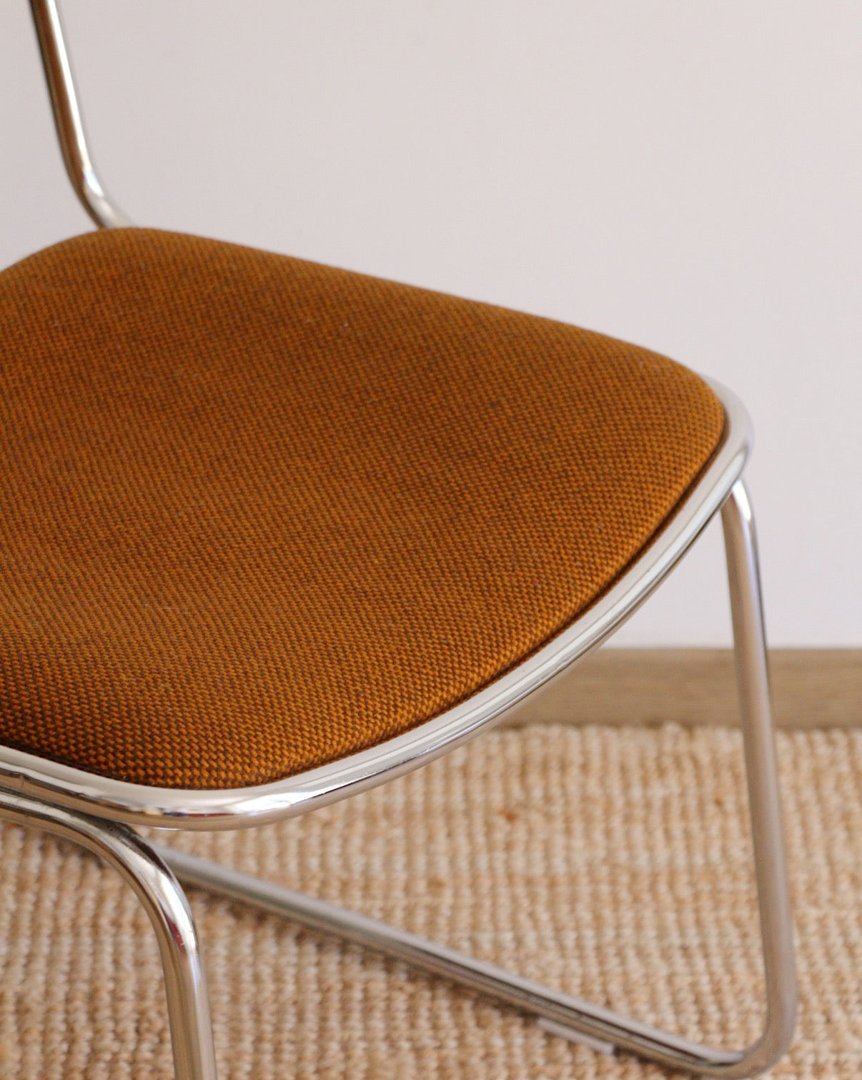 Chaise – acier tubulaire chromé et tissu bouclé rouille –1970