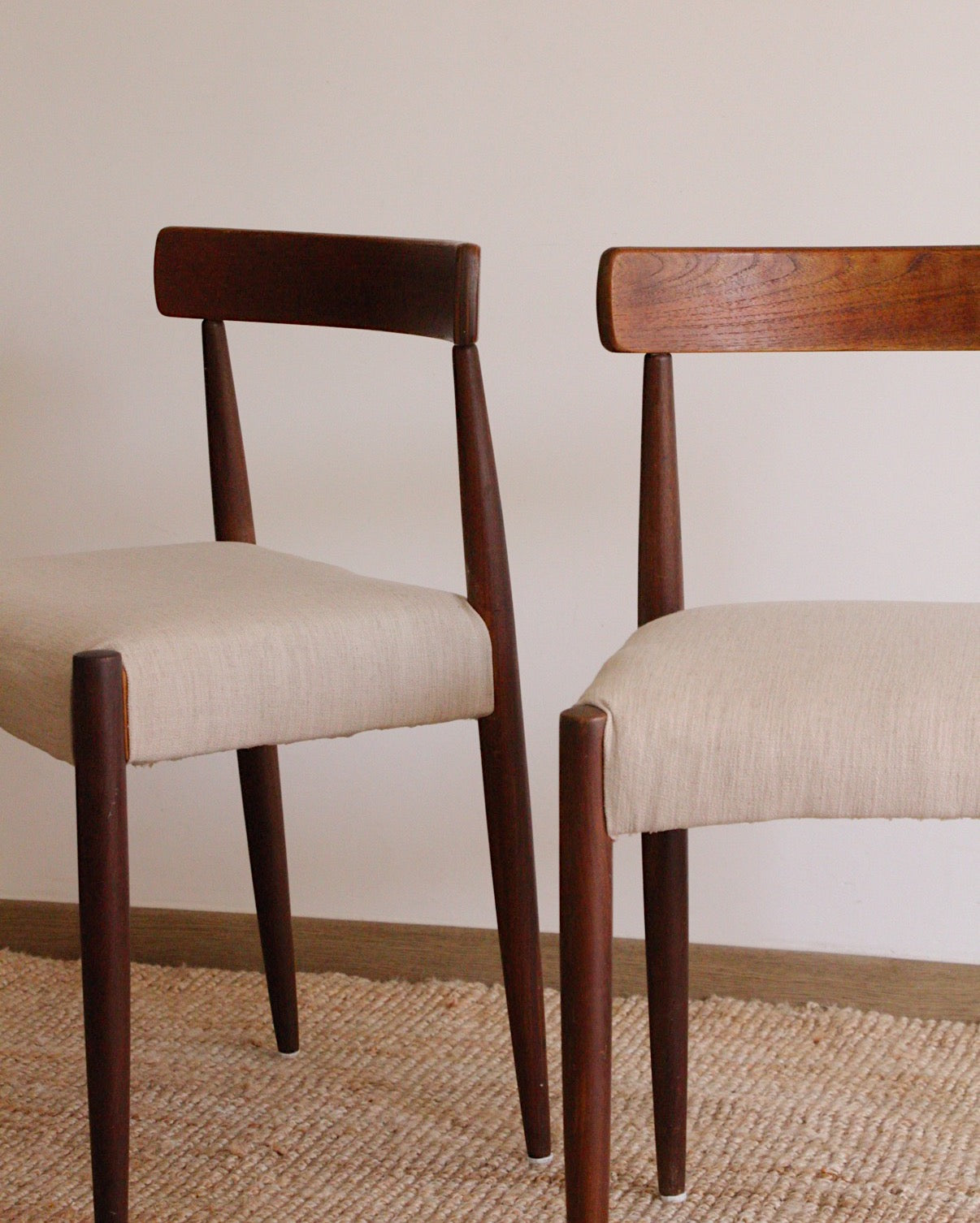 Paire de chaises danoises MK200 en teck et tissu clair - années 60