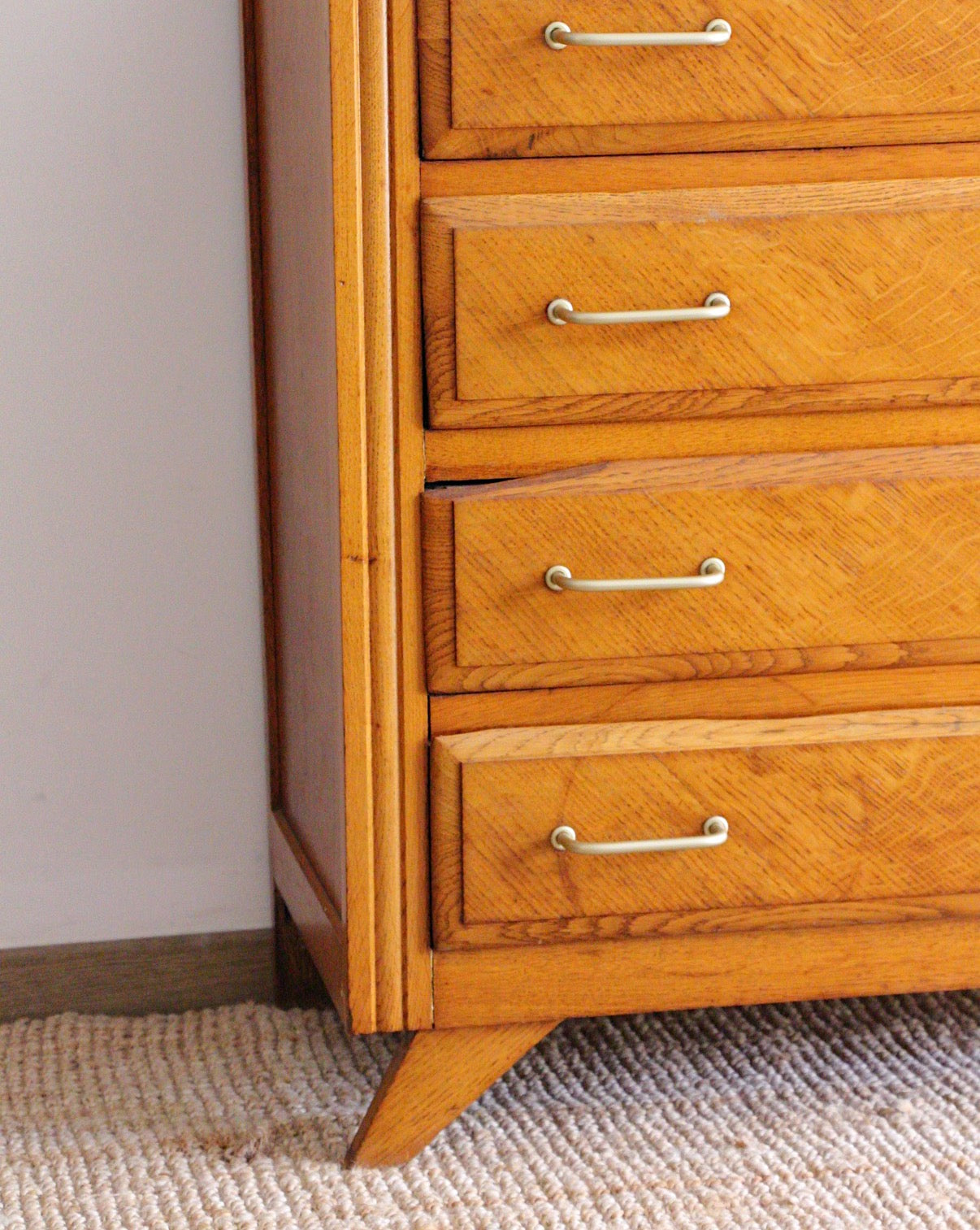 Commode en chêne pieds compas années 60