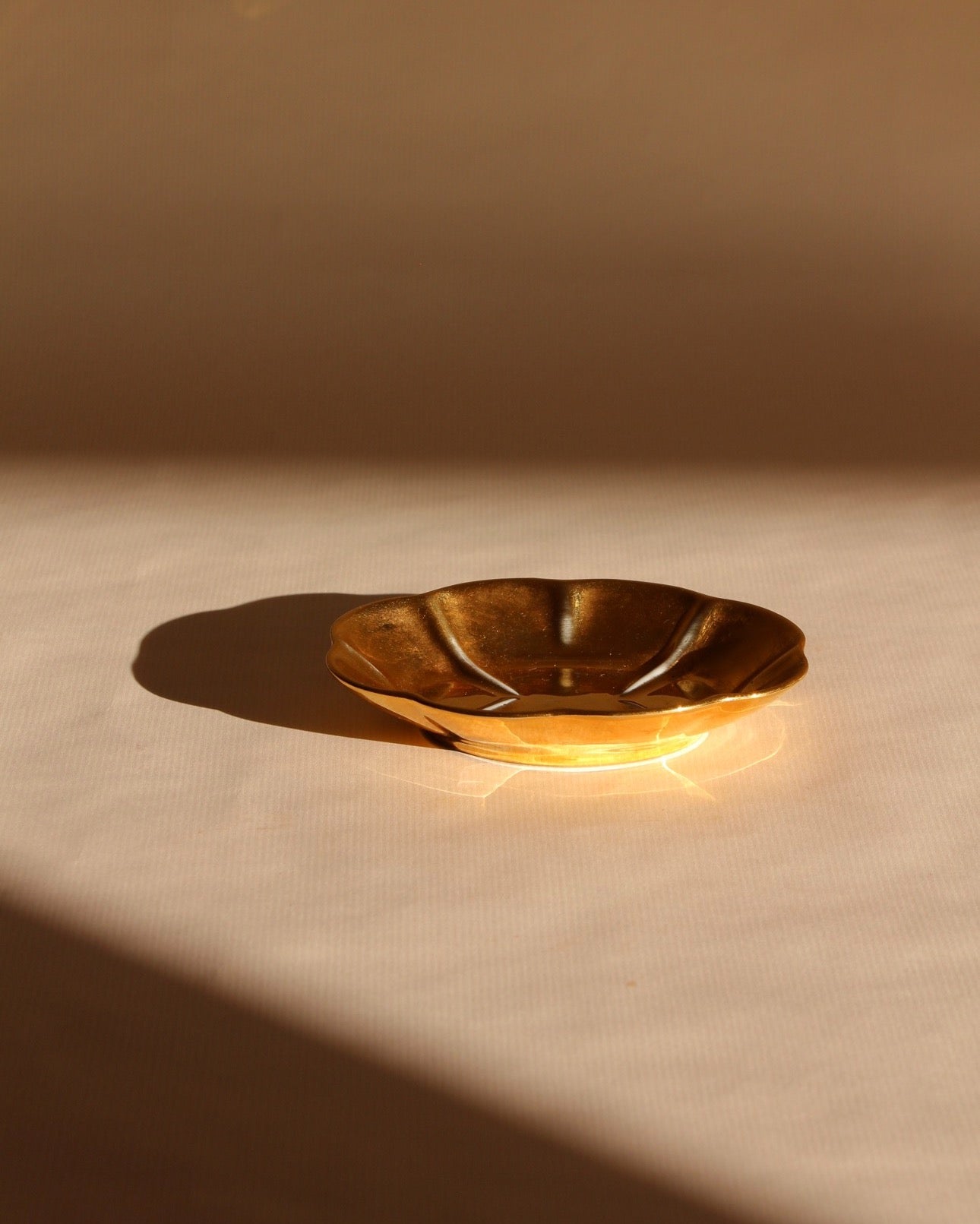 Porte-savon doré en porcelaine, France, seconde moitié 19ème