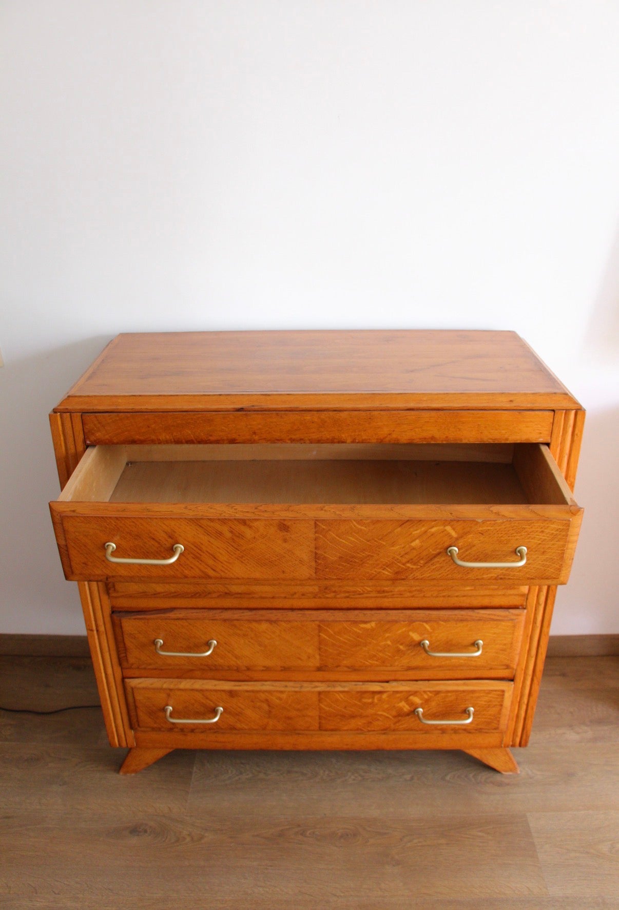 Commode en chêne pieds compas années 60