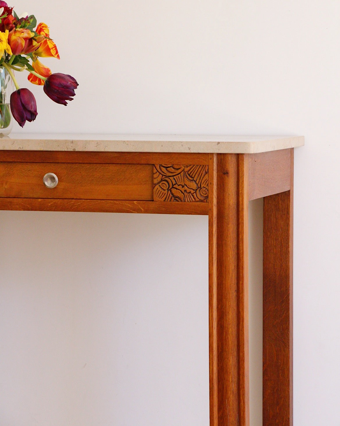 Console vintage - bois sculpté et plateau en marbre - style Art Déco