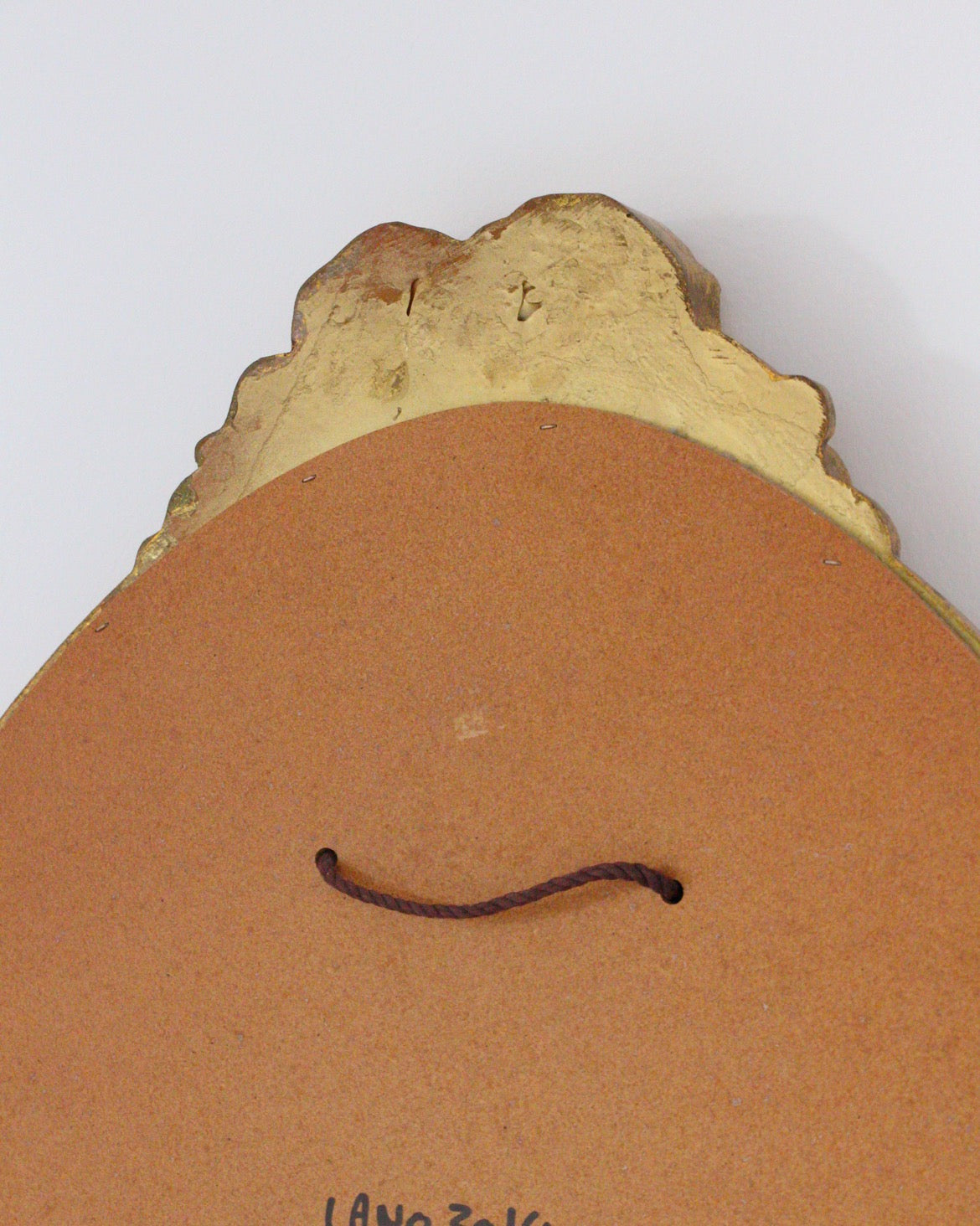 Miroir ovale doré, noeud romantique