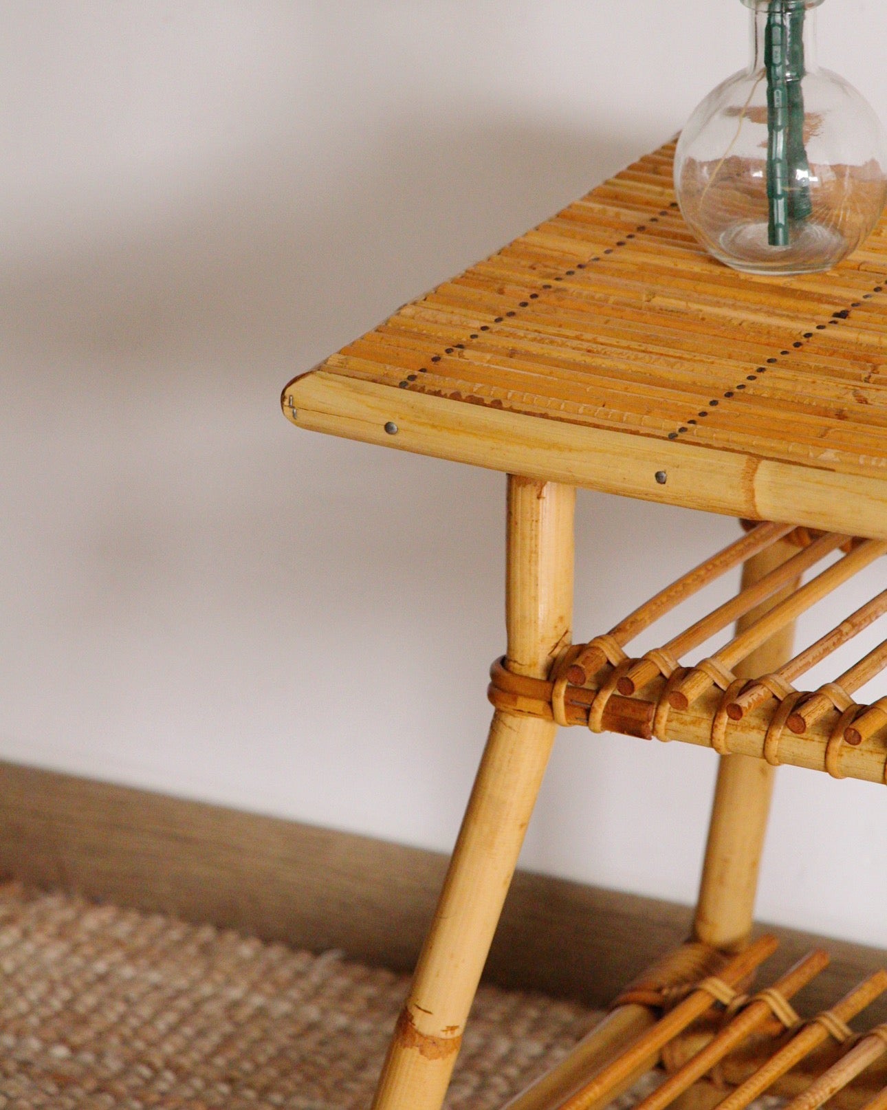 Table d’appoint en rotin, années 60