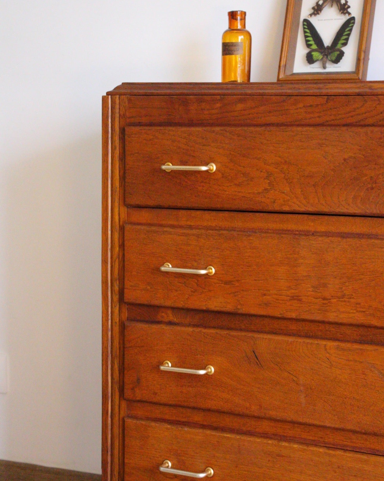 Commode en chêne à pieds compas, France, 1960