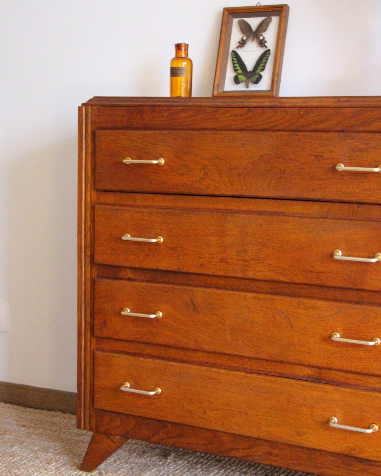Commode en chêne à pieds compas, France, 1960