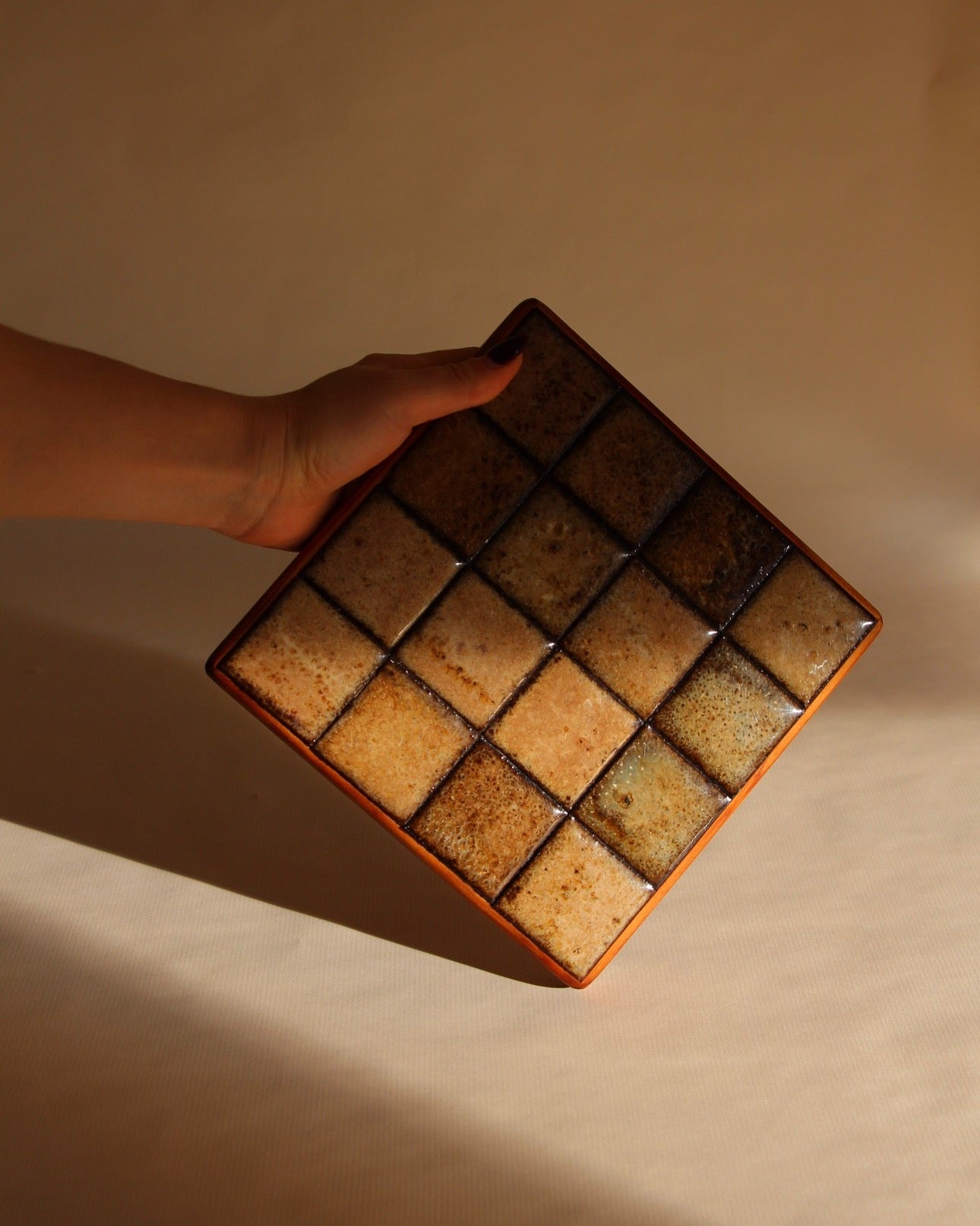 Dessous de plat carrelé en grès et bois, France, 1960