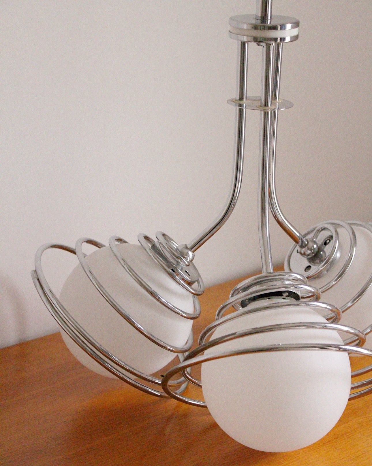 Suspension 3 globes en opaline et chrome, France, 1970