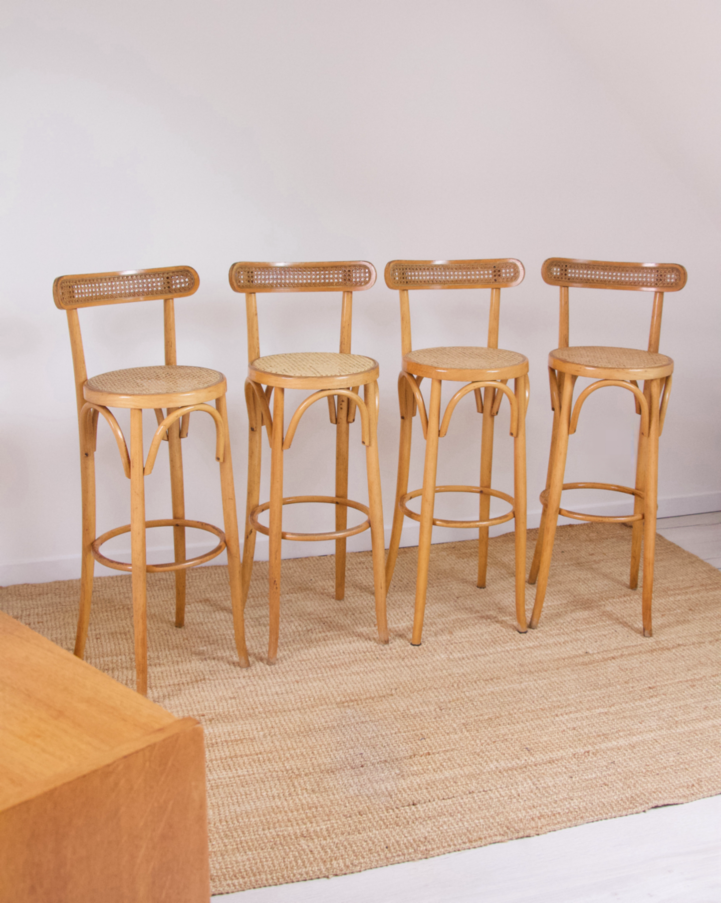 Série de 4 tabourets hauts bois et cannage