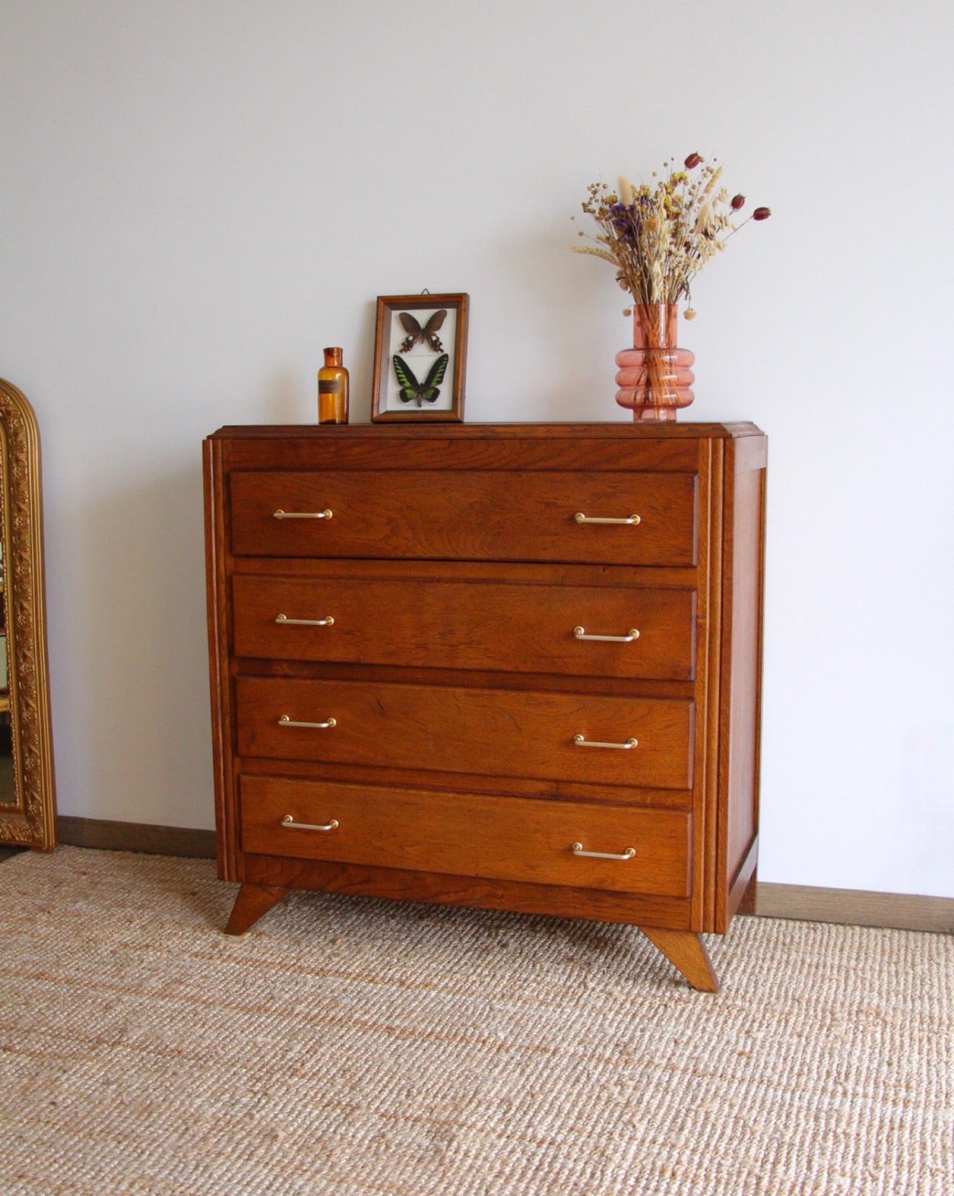 Commode en chêne à pieds compas, France, 1960