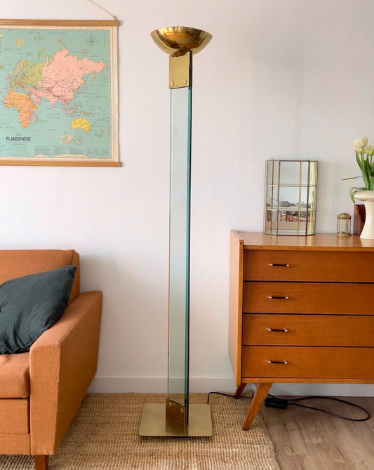 Lampadaire halogène italien en laiton et verre années 80