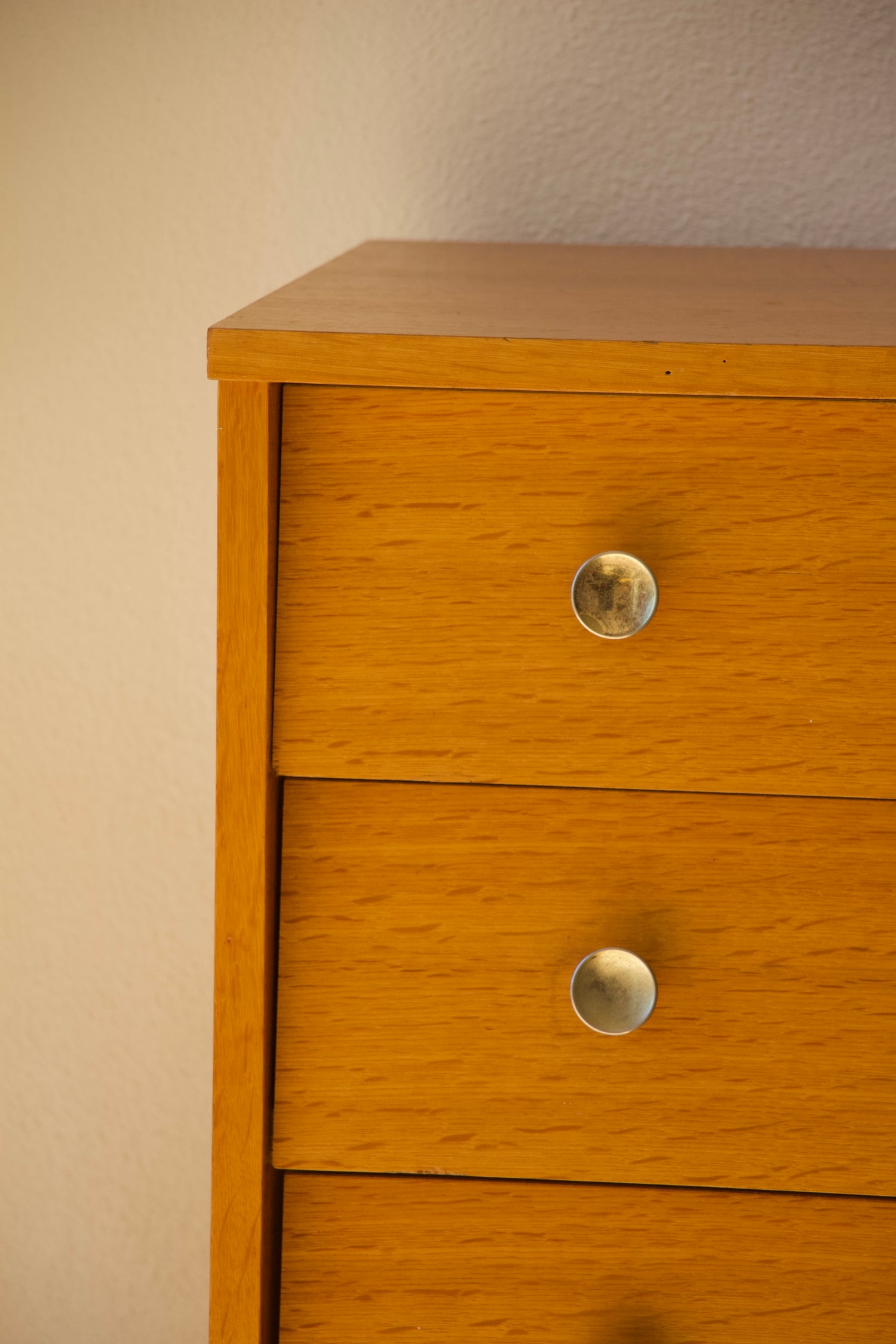 Commode vintage années 70 plaquage chêne - Pépites Brocante Vannes