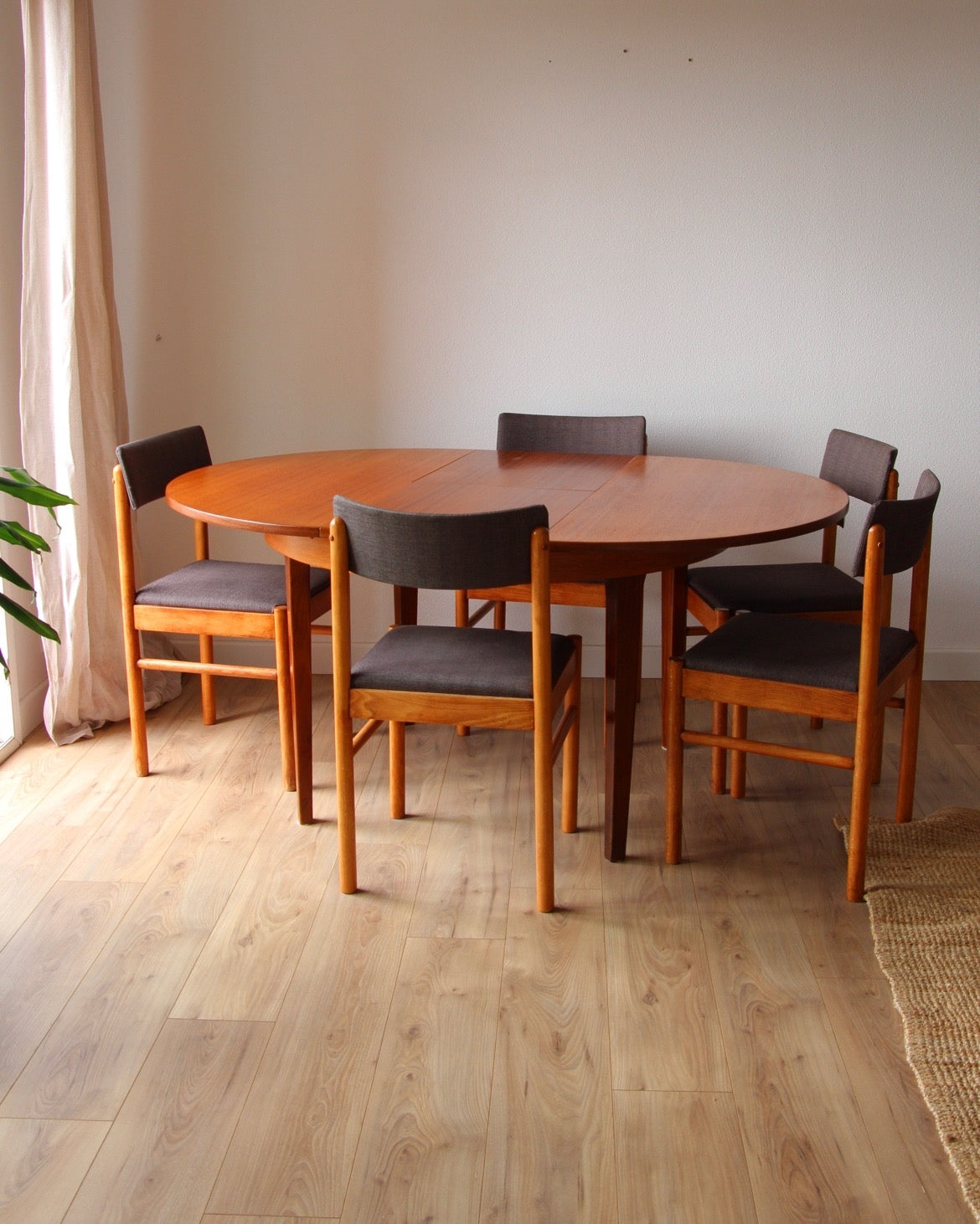 Suite de 5 chaises baumann années 60 - Brocante Vannes Mobilier et Décoration Vintage